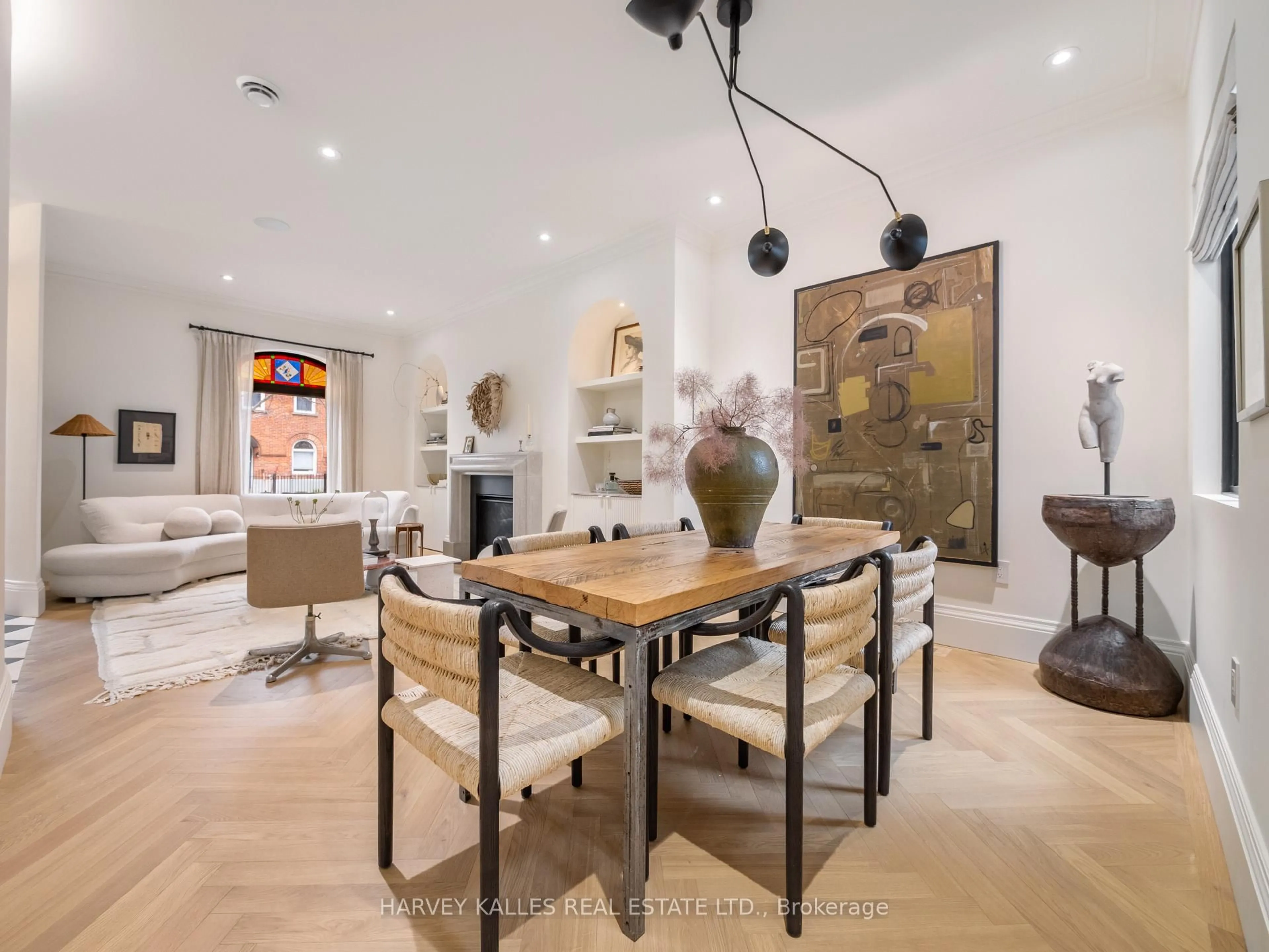 Unknown for 239 Borden St, Toronto Ontario M5S 2N5