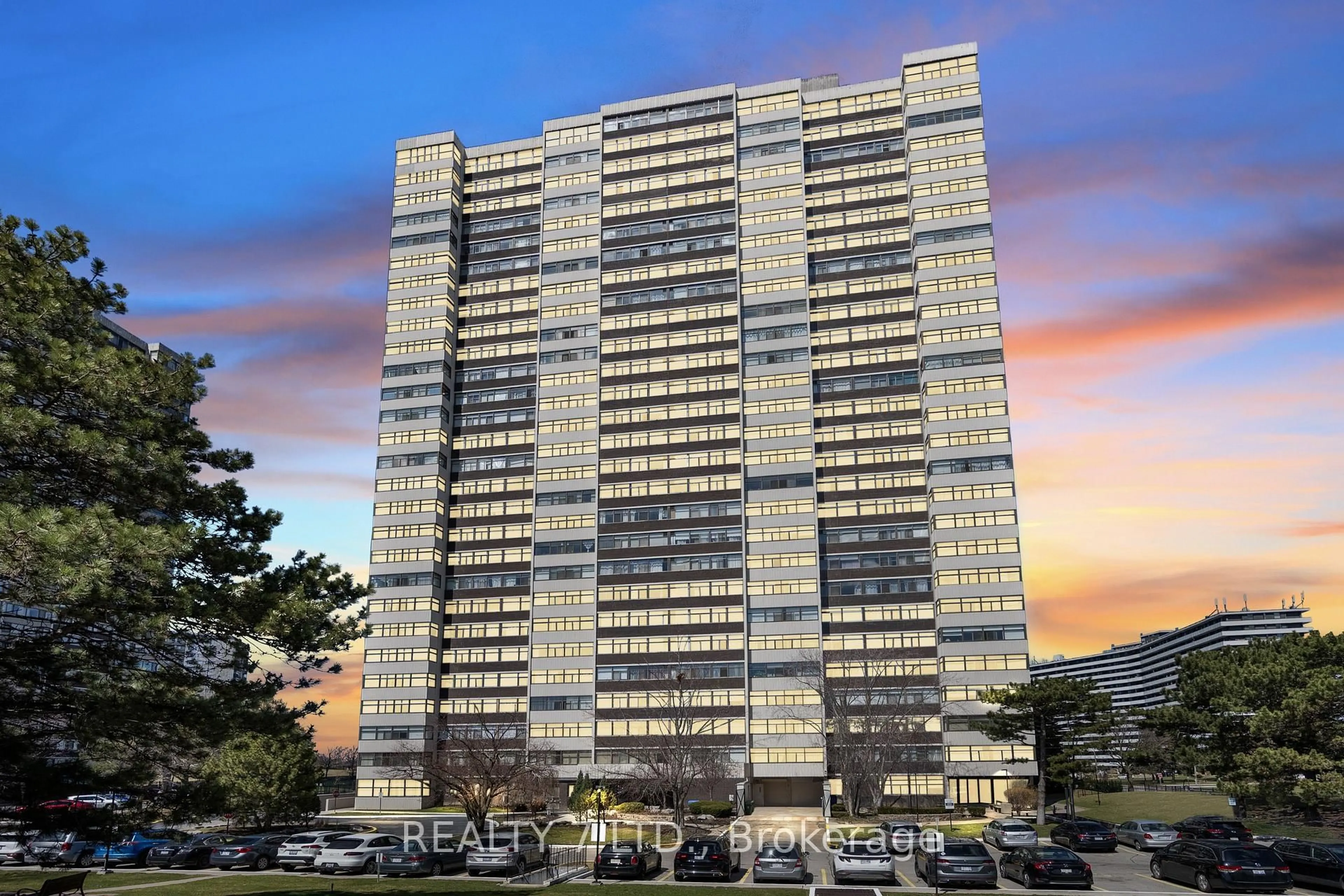 Indoor foyer for 100 Antibes Dr #708, Toronto Ontario M2R 3N1