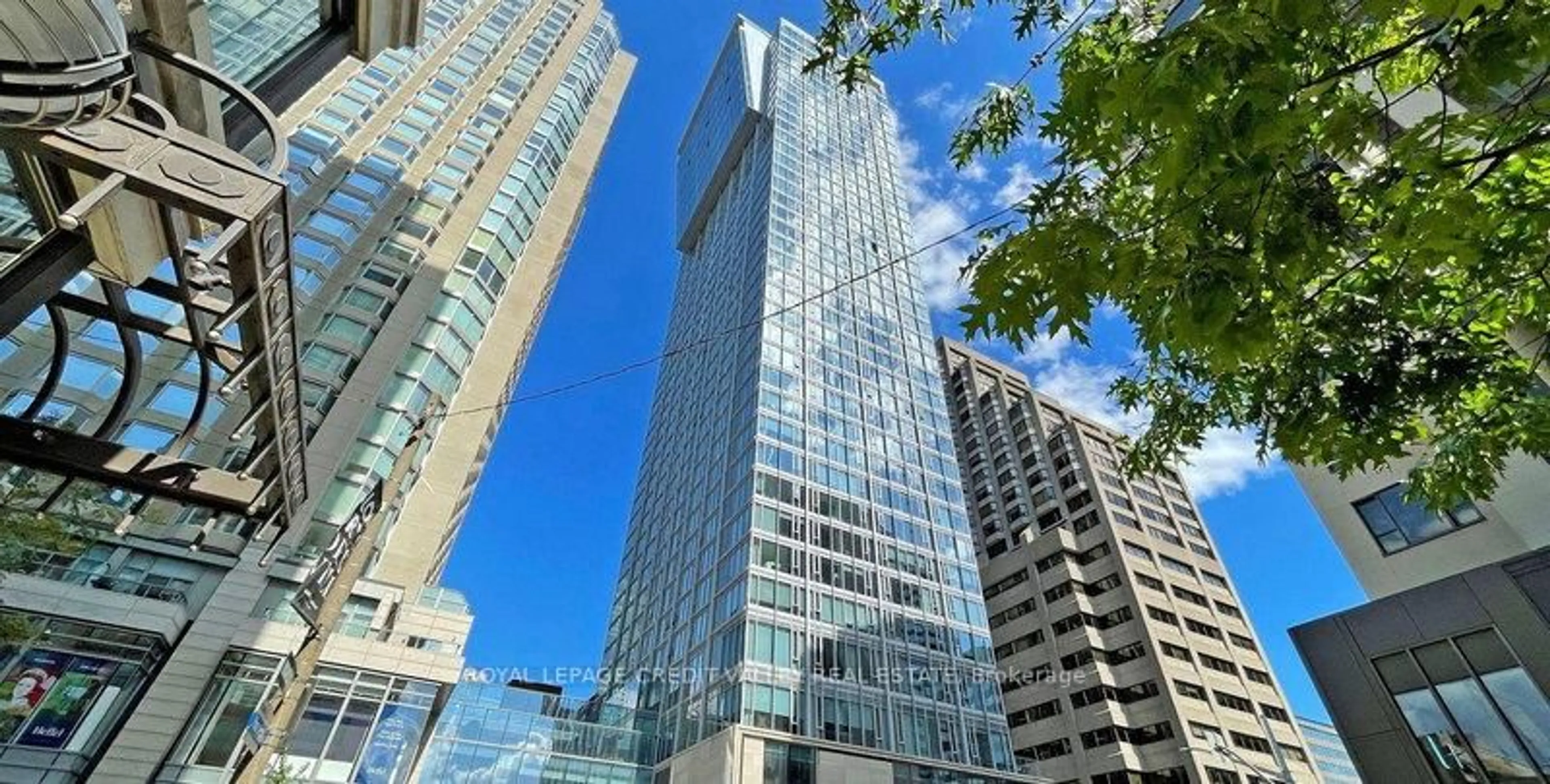 Indoor foyer for 188 Cumberland St #1806, Toronto Ontario M5R 0B6
