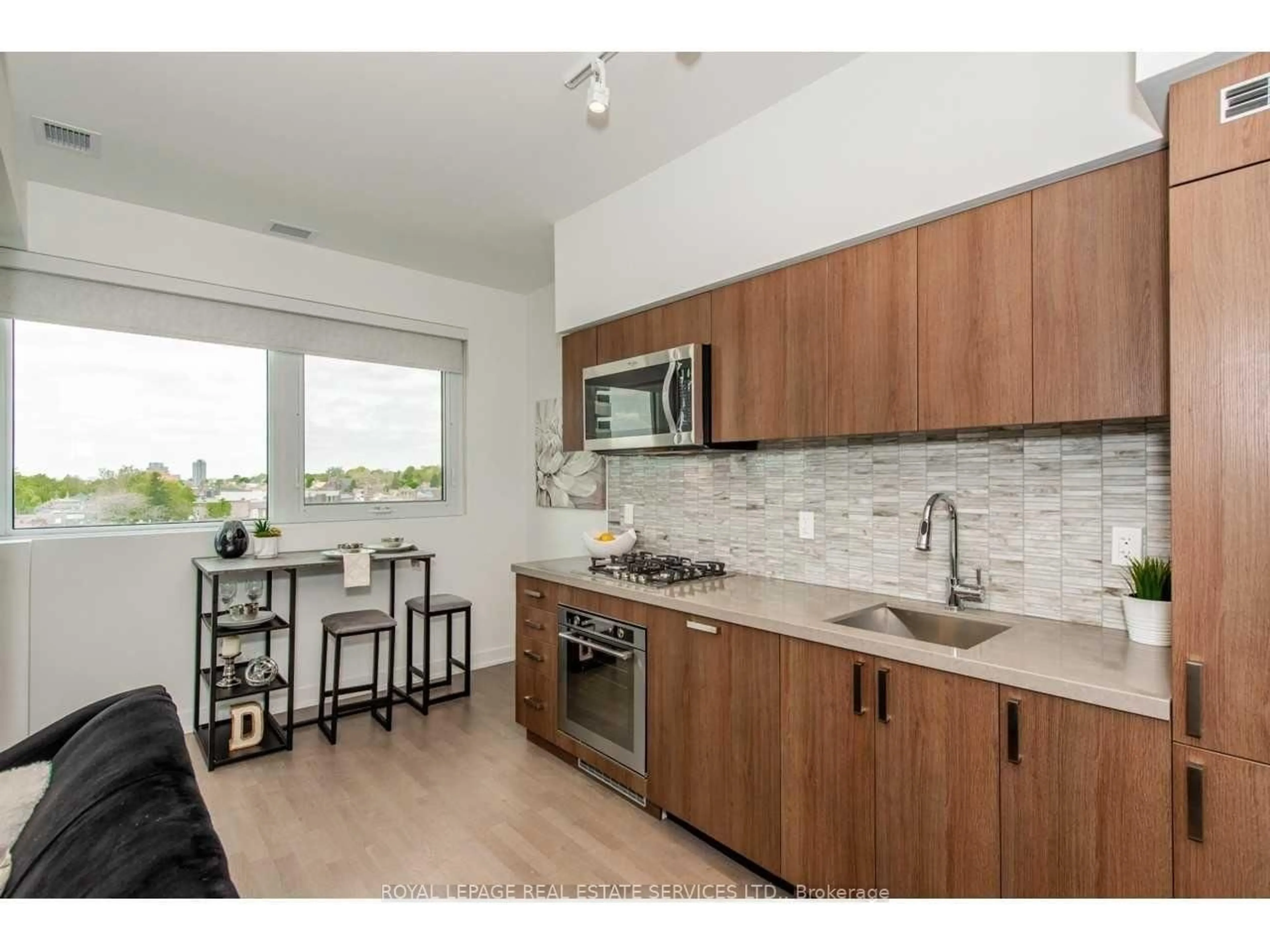 Standard kitchen, unknown for 501 St Clair Ave #418, Toronto Ontario M5P 0A2