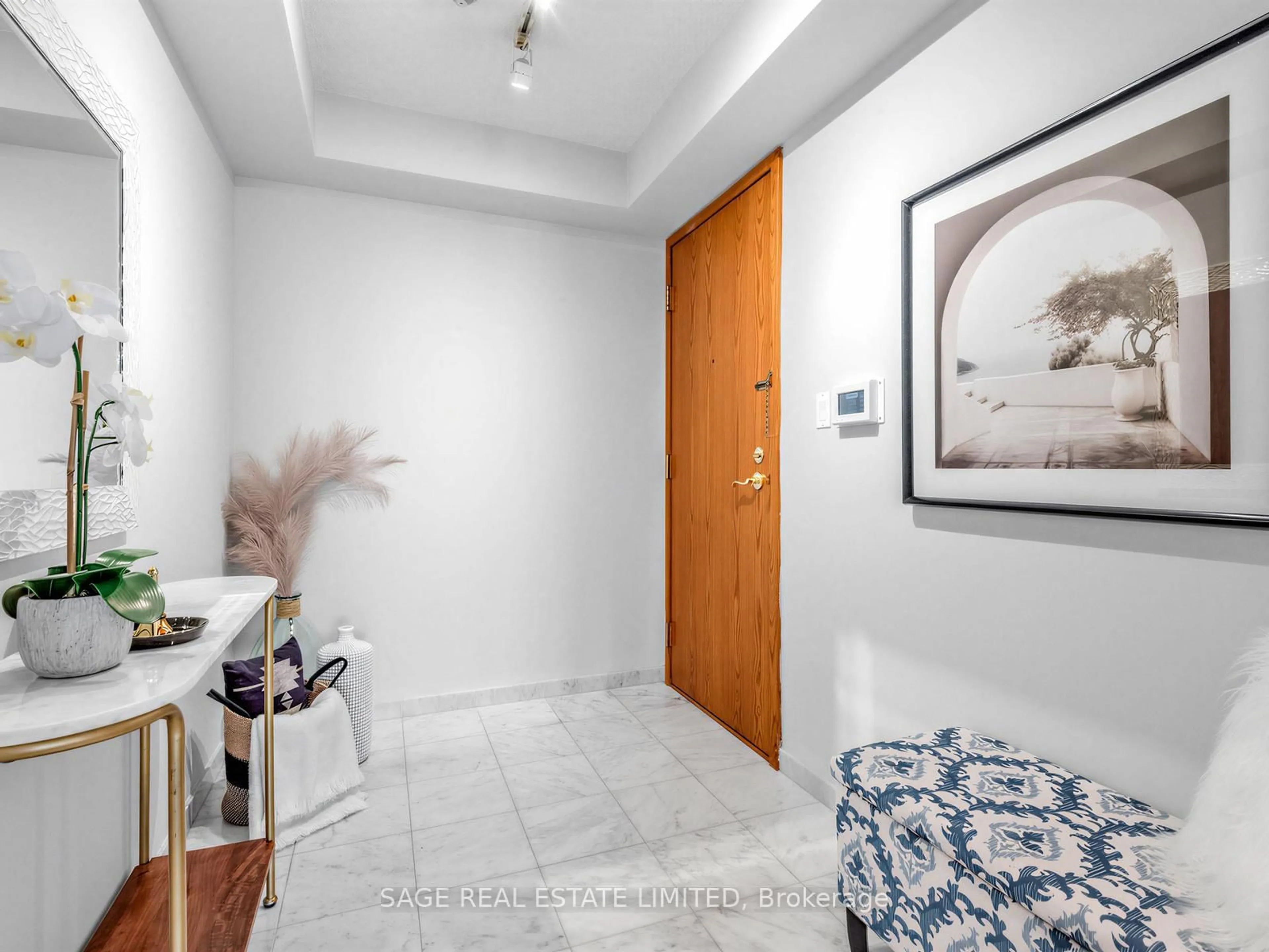 Indoor entryway for 18 Hollywood Ave #1001, Toronto Ontario M2N 6P5