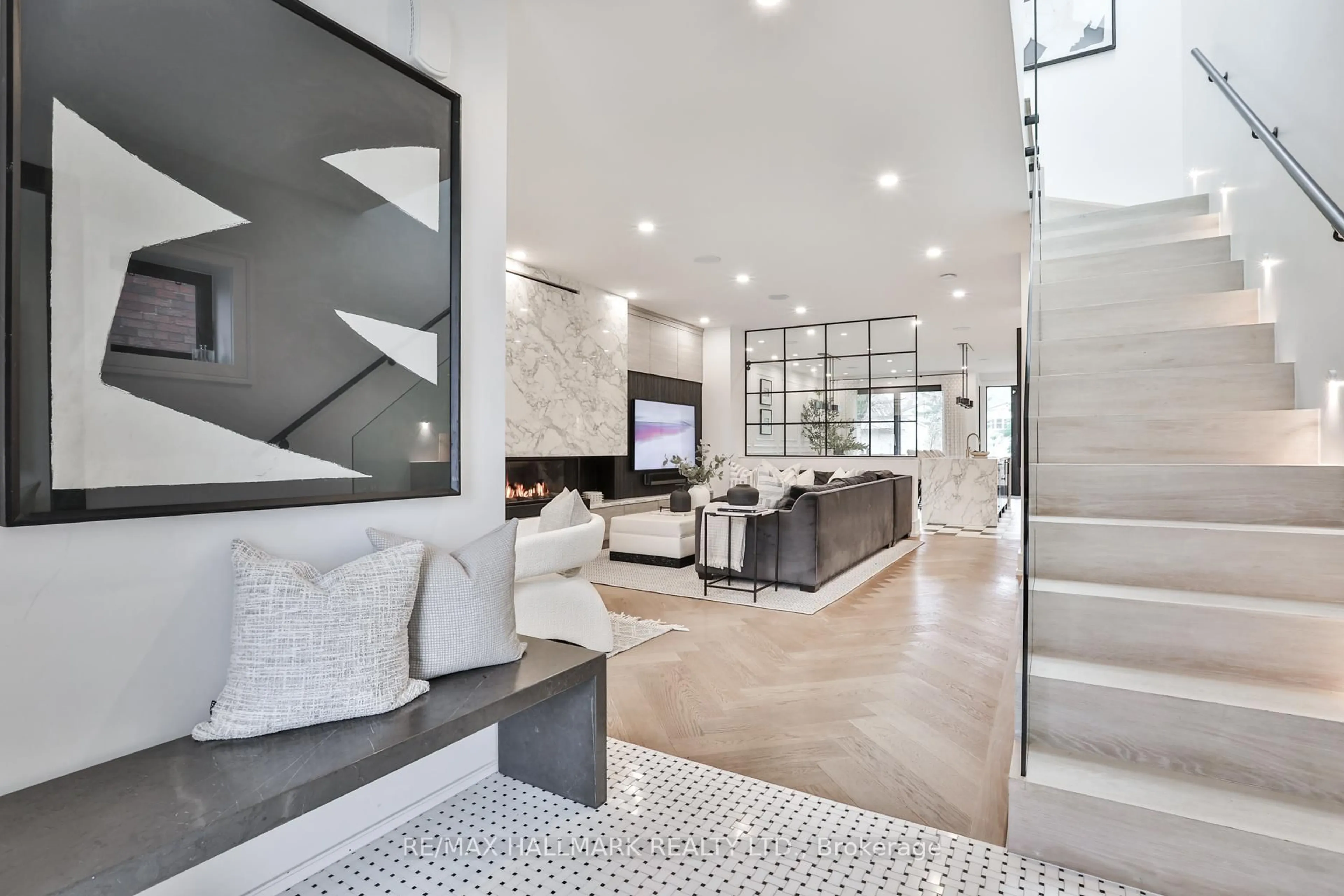 Unknown for 553 Davisville Ave, Toronto Ontario M4S 1J2