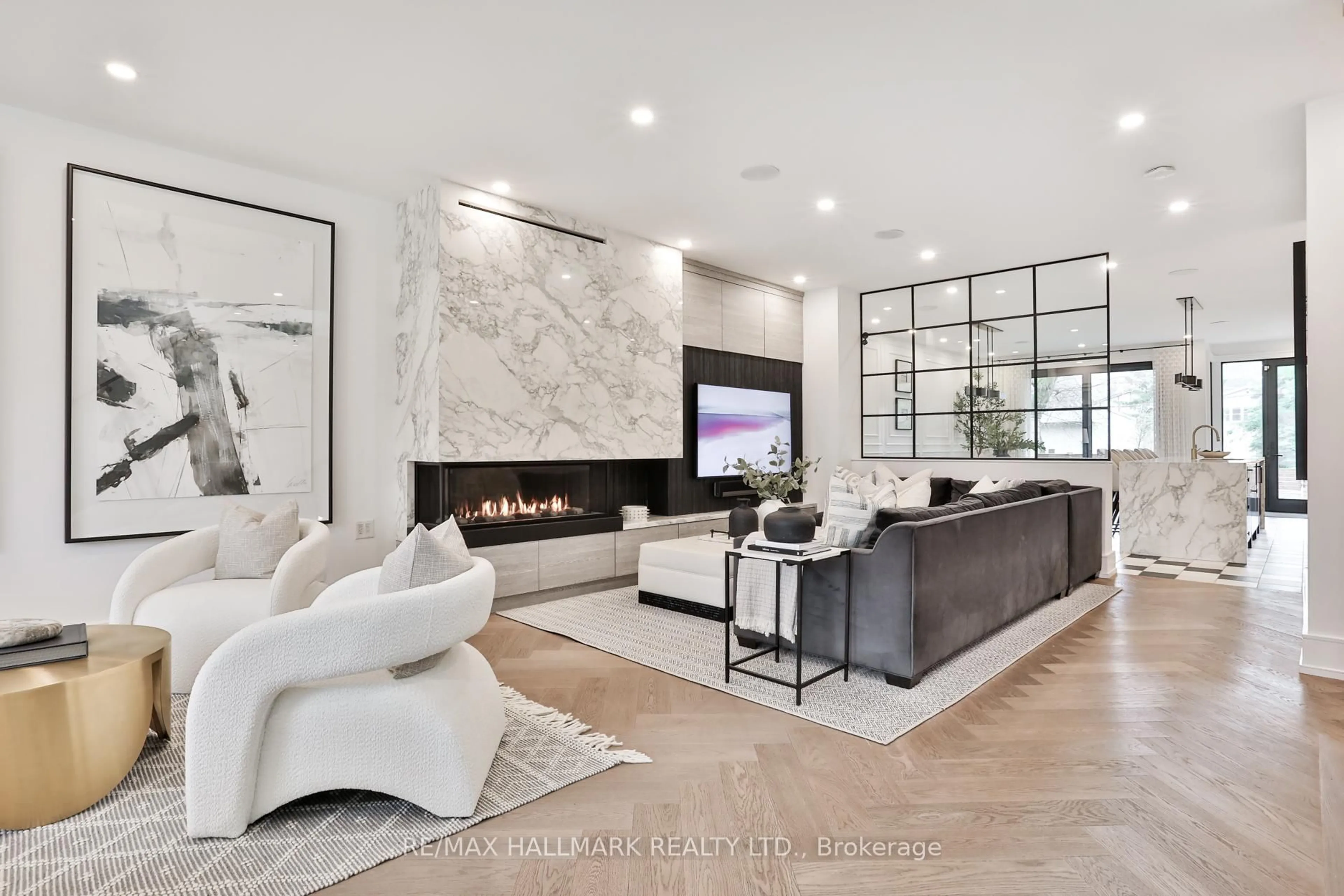 Living room with furniture, unknown for 553 Davisville Ave, Toronto Ontario M4S 1J2