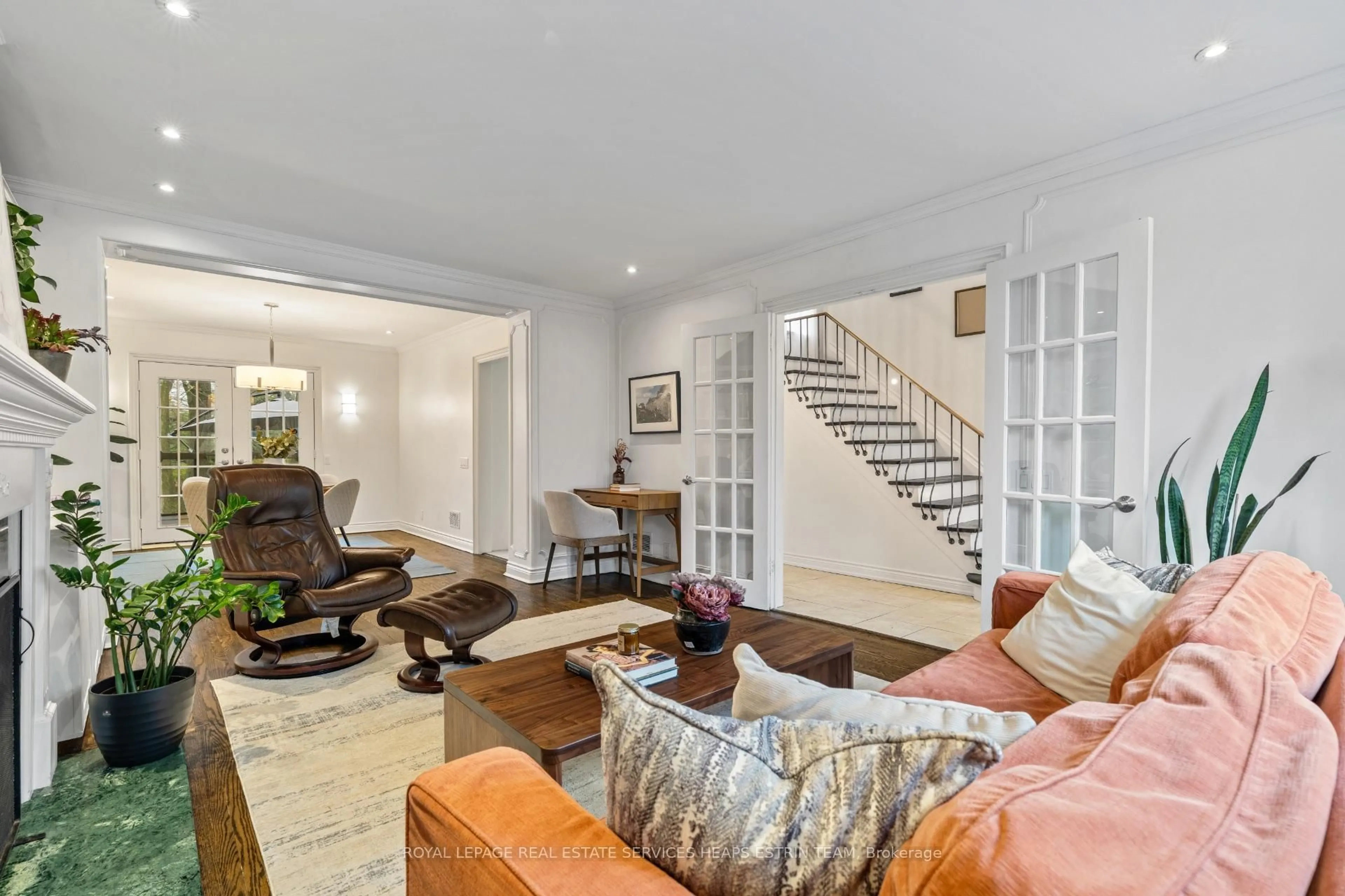 Living room with furniture, unknown for 180 Moore Ave, Toronto Ontario M4T 1V8