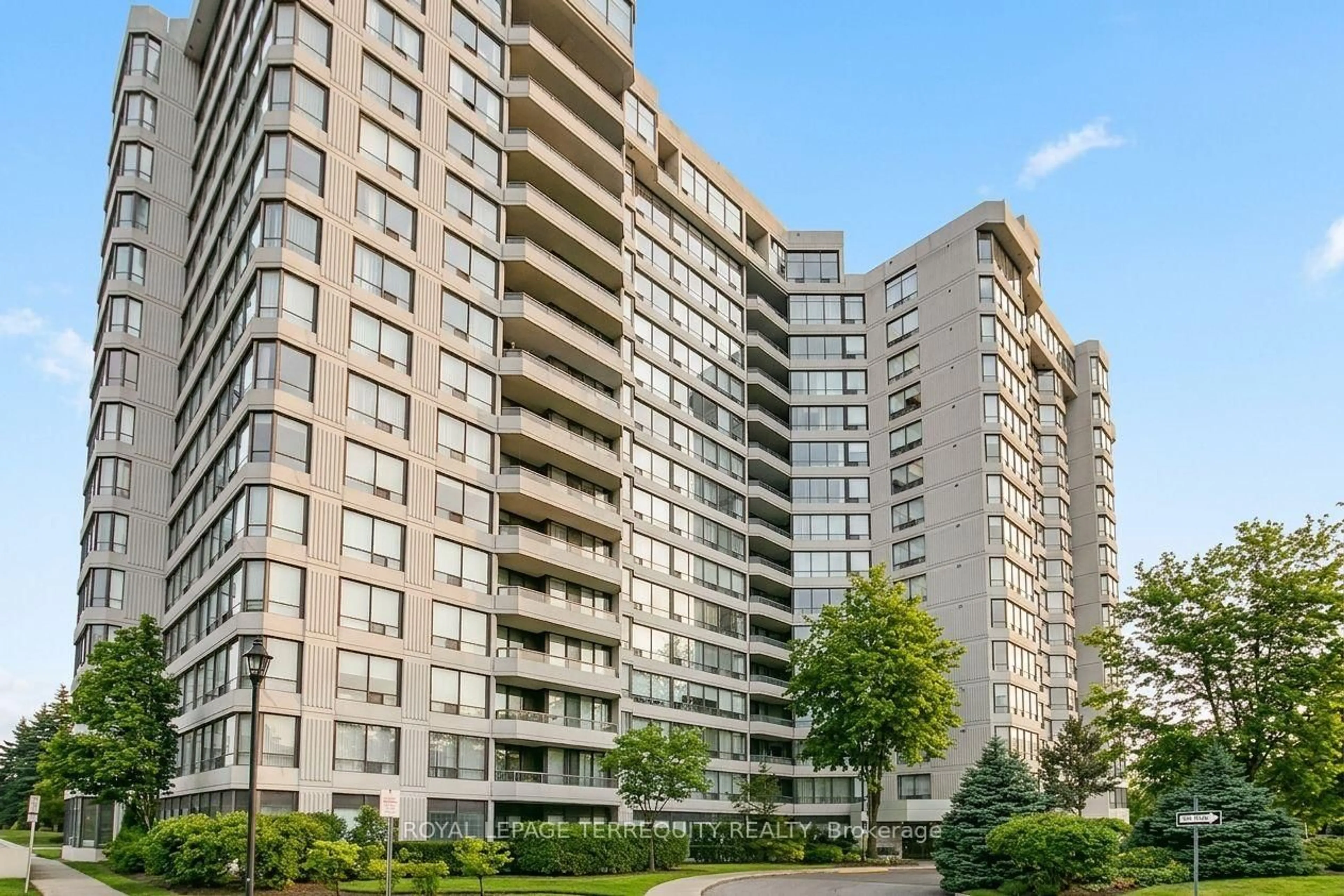 Unknown for 1131 Steeles Ave #105, Toronto Ontario M2R 3W8