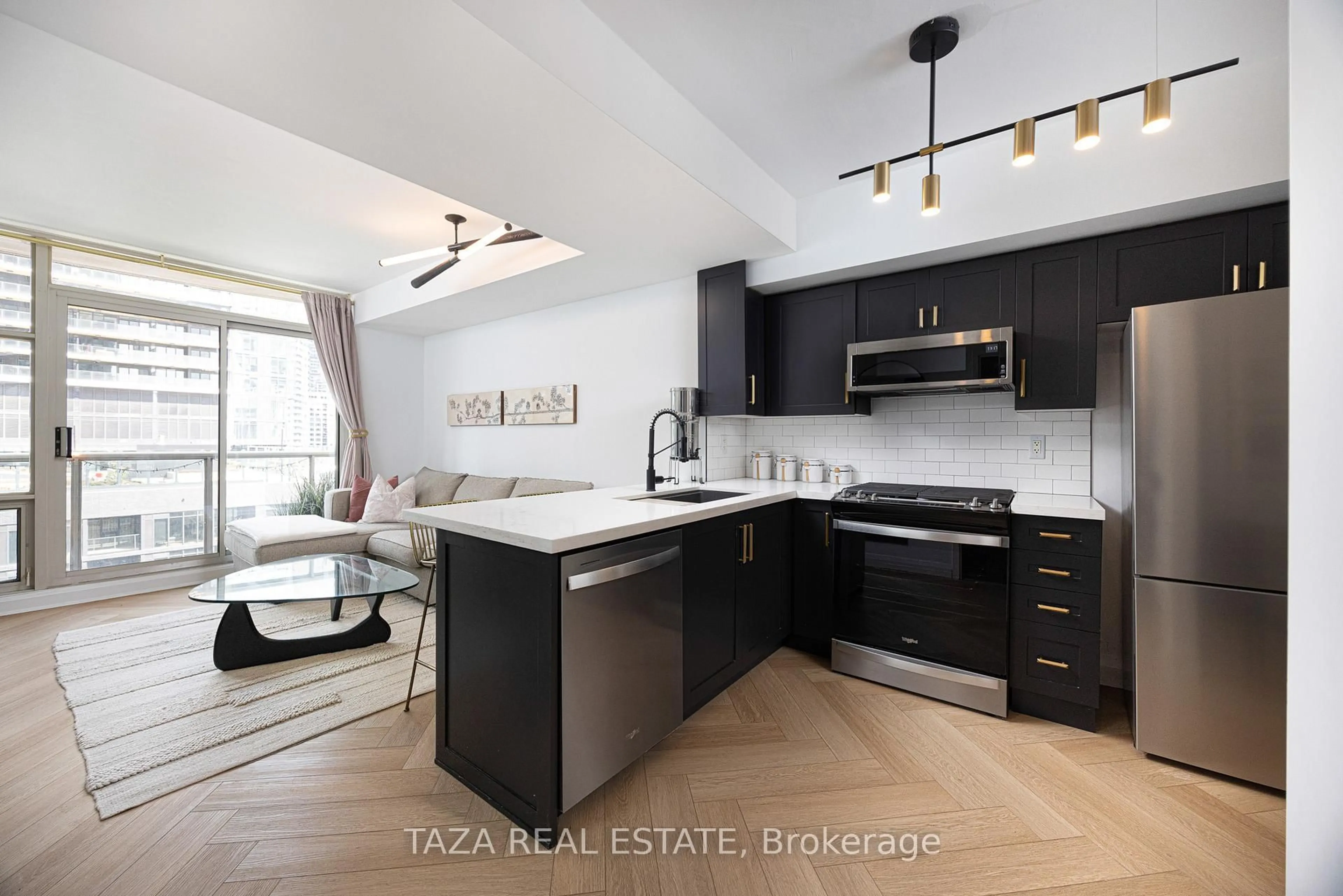 Open concept kitchen, unknown for 10 Navy Wharf Crt #1705, Toronto Ontario M5V 3V2