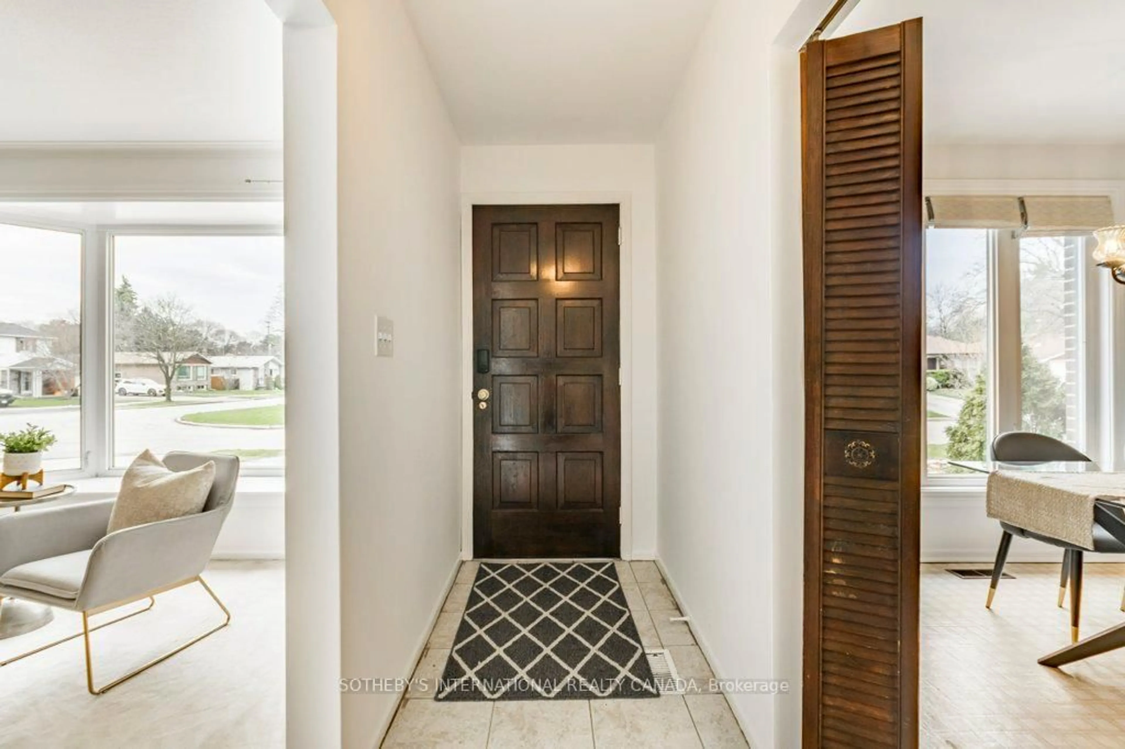 Indoor entryway for 21 Summerside Cres, Toronto Ontario M2H 1W9