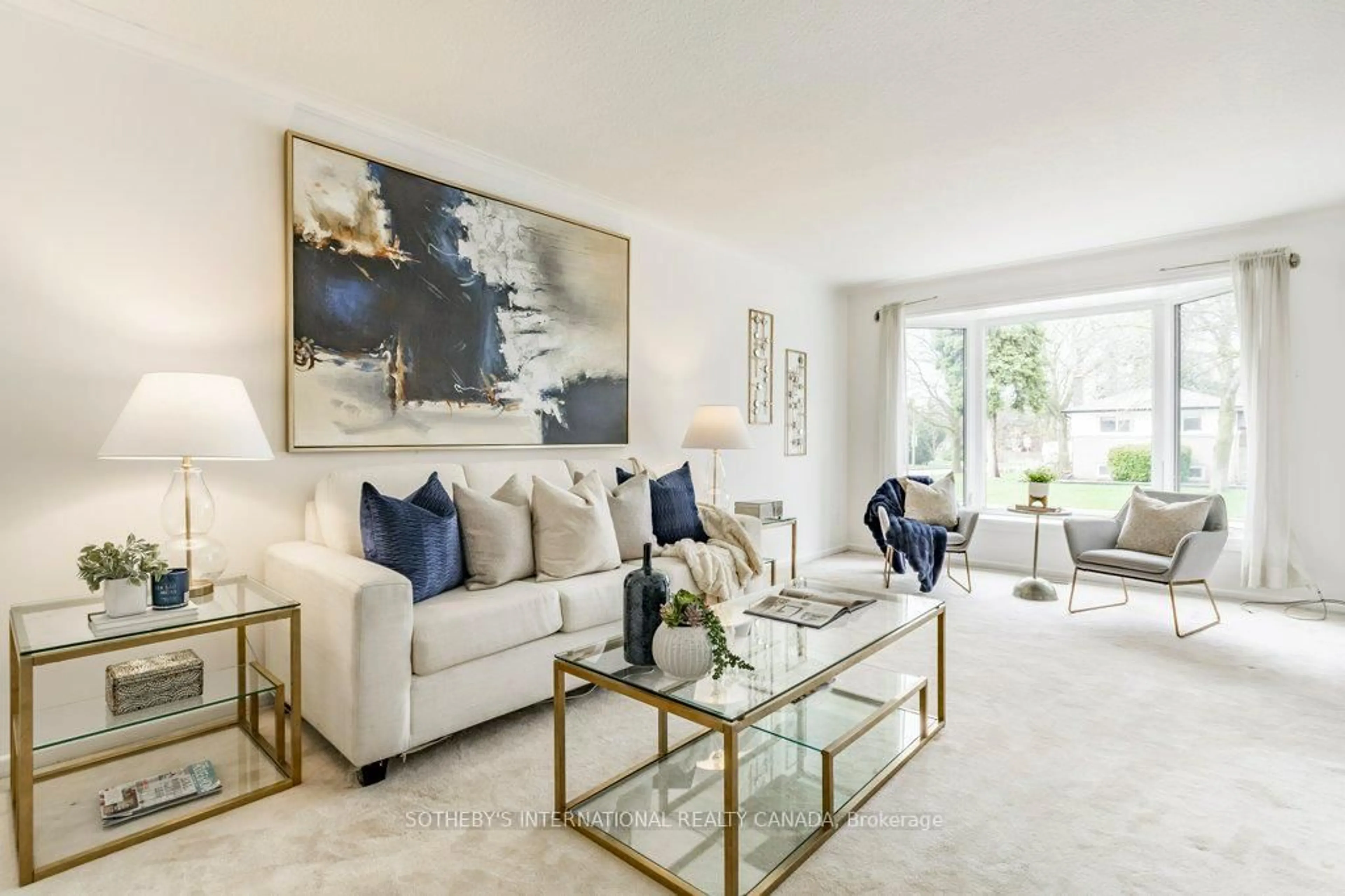 Living room with furniture, unknown for 21 Summerside Cres, Toronto Ontario M2H 1W9