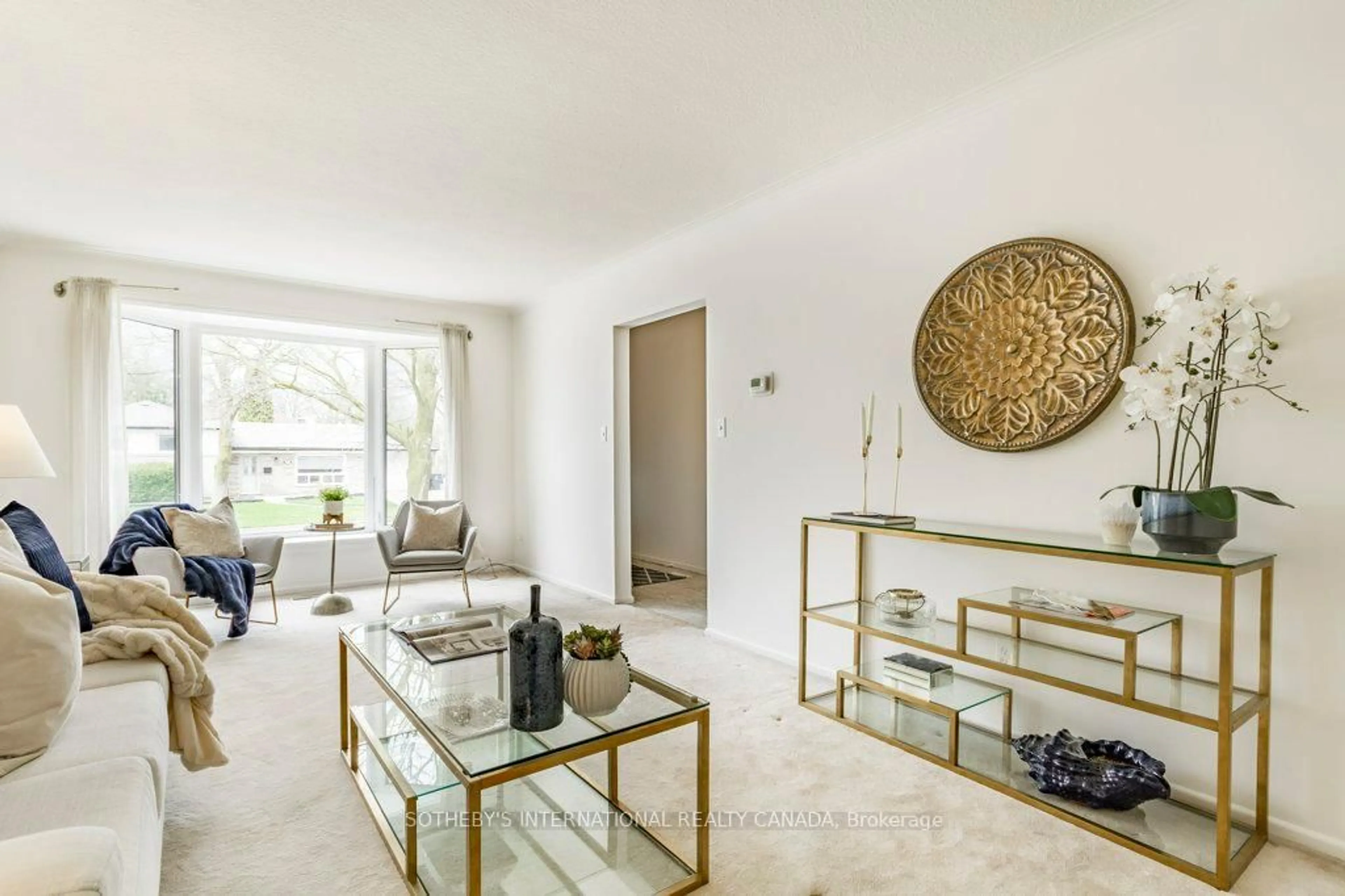 Living room with furniture, unknown for 21 Summerside Cres, Toronto Ontario M2H 1W9