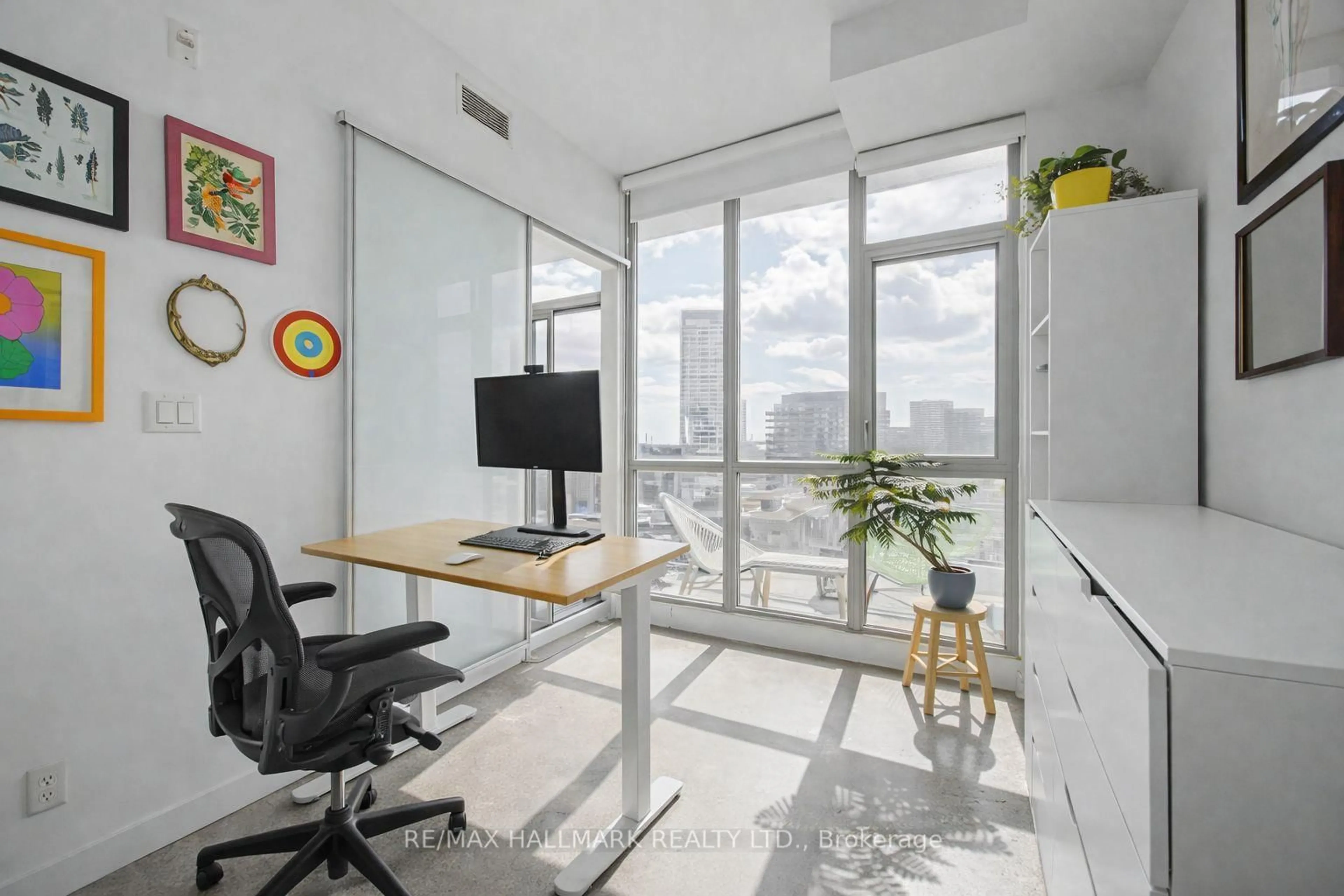 A pic of a room for 510 KING St #819, Toronto Ontario M5A 1M1