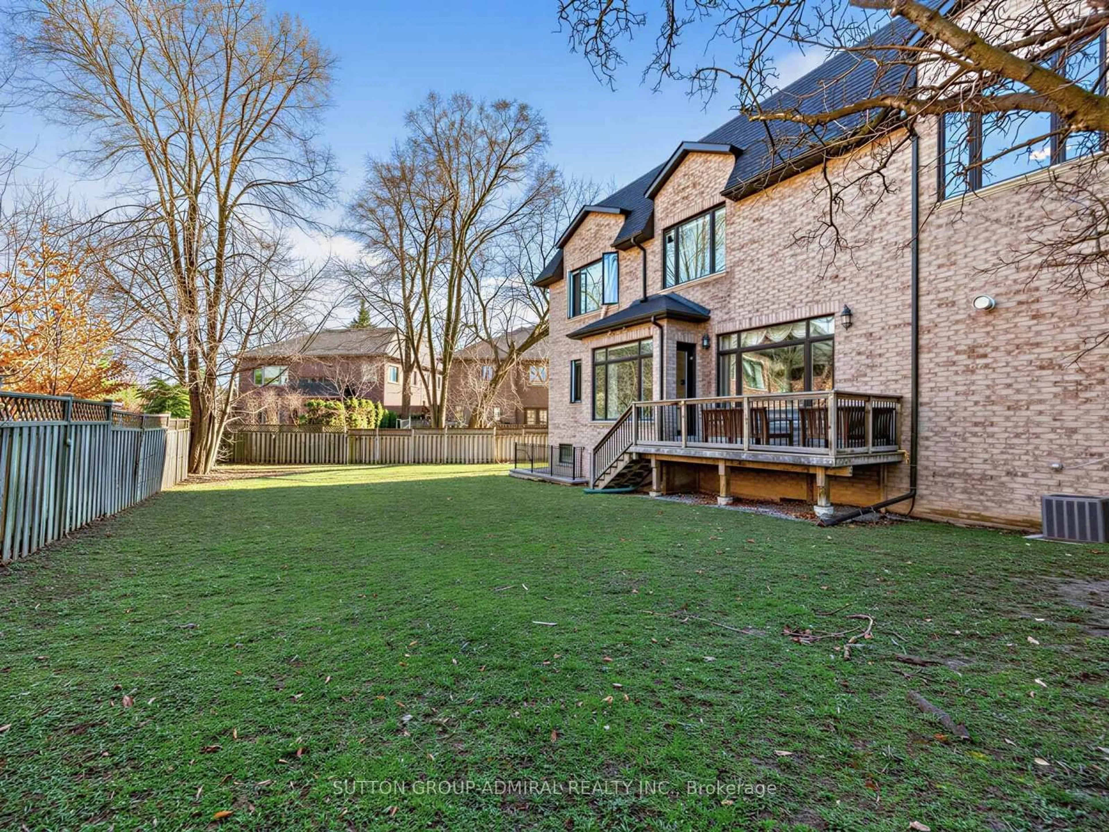 A pic from outside/outdoor area/front of a property/back of a property/a pic from drone, street for 5 Lloydminster Cres, Toronto Ontario M2M 2R9