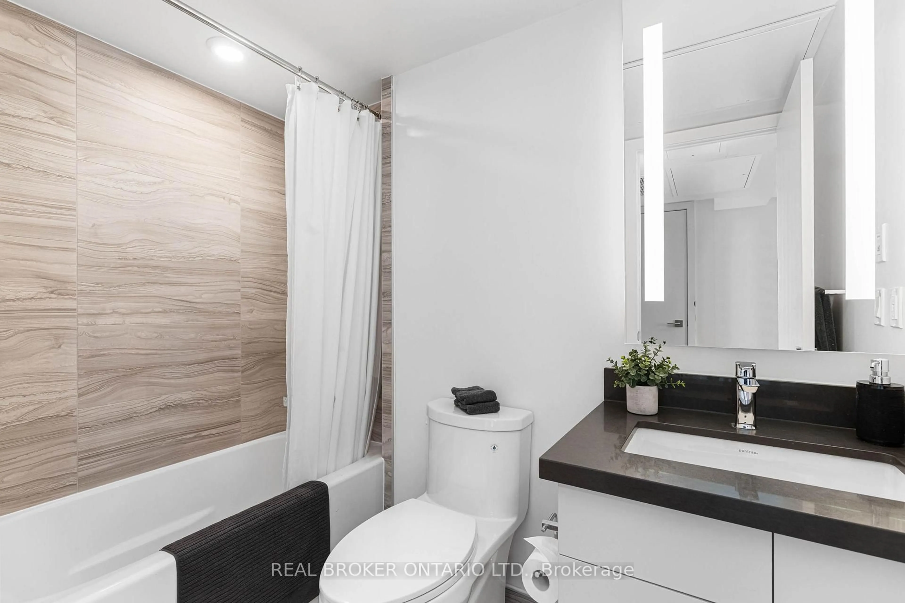 Standard bathroom, ceramic/tile floor for 188 Cumberland St #1913, Toronto Ontario M5R 2G3