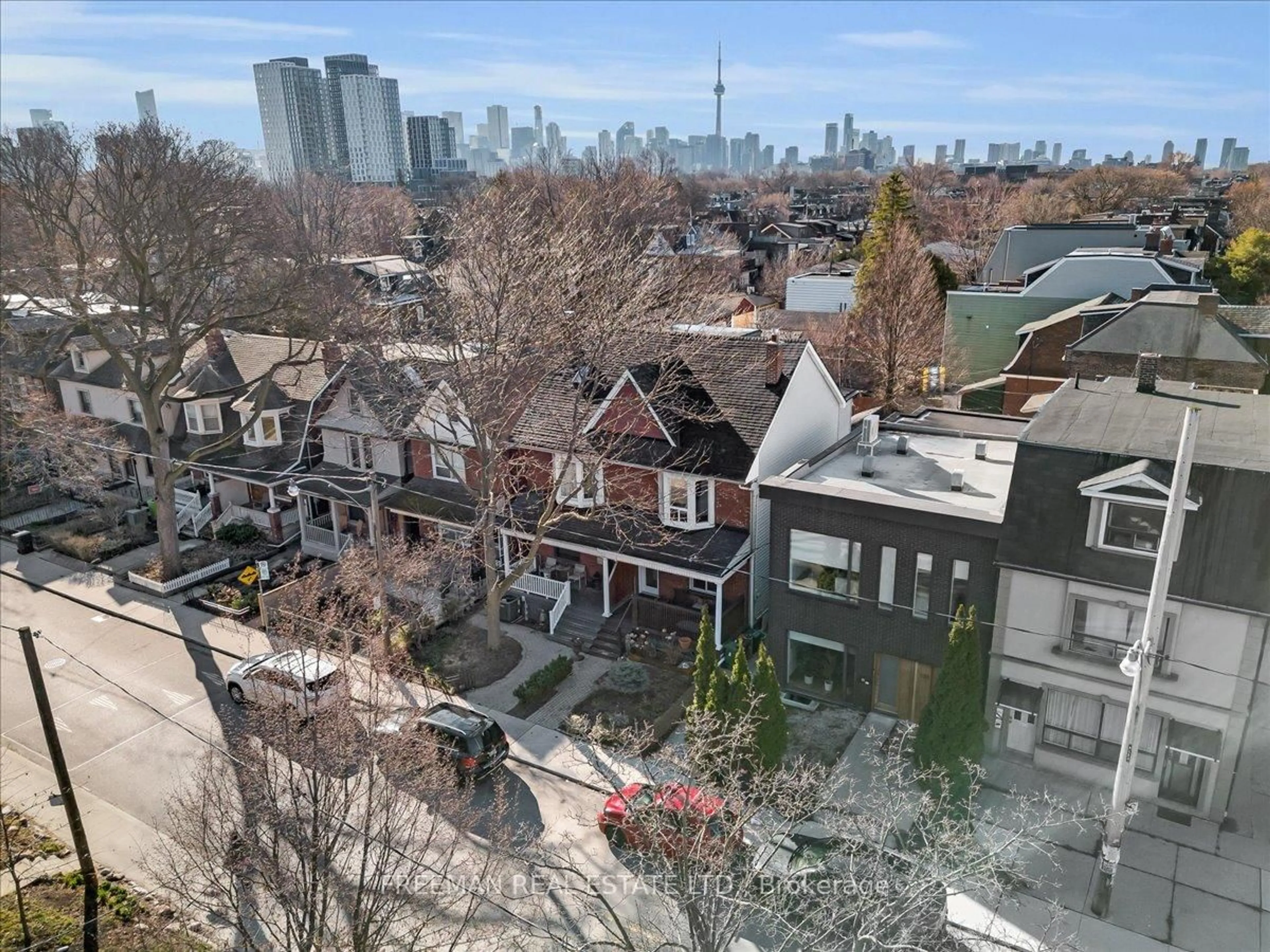 A pic from outside/outdoor area/front of a property/back of a property/a pic from drone, city buildings view from balcony for 119 Barton Ave, Toronto Ontario M6G 1P8