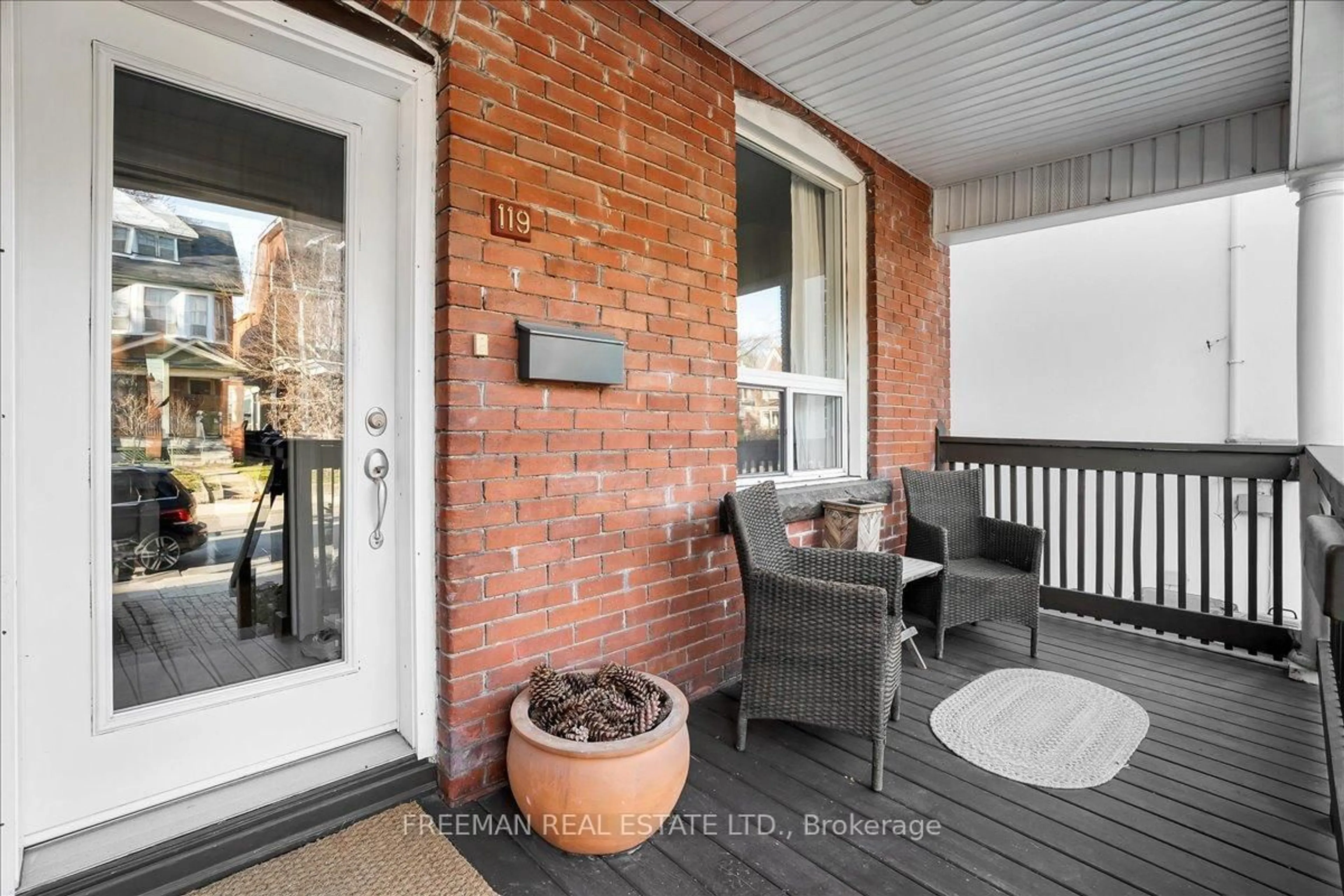 Indoor entryway for 119 Barton Ave, Toronto Ontario M6G 1P8