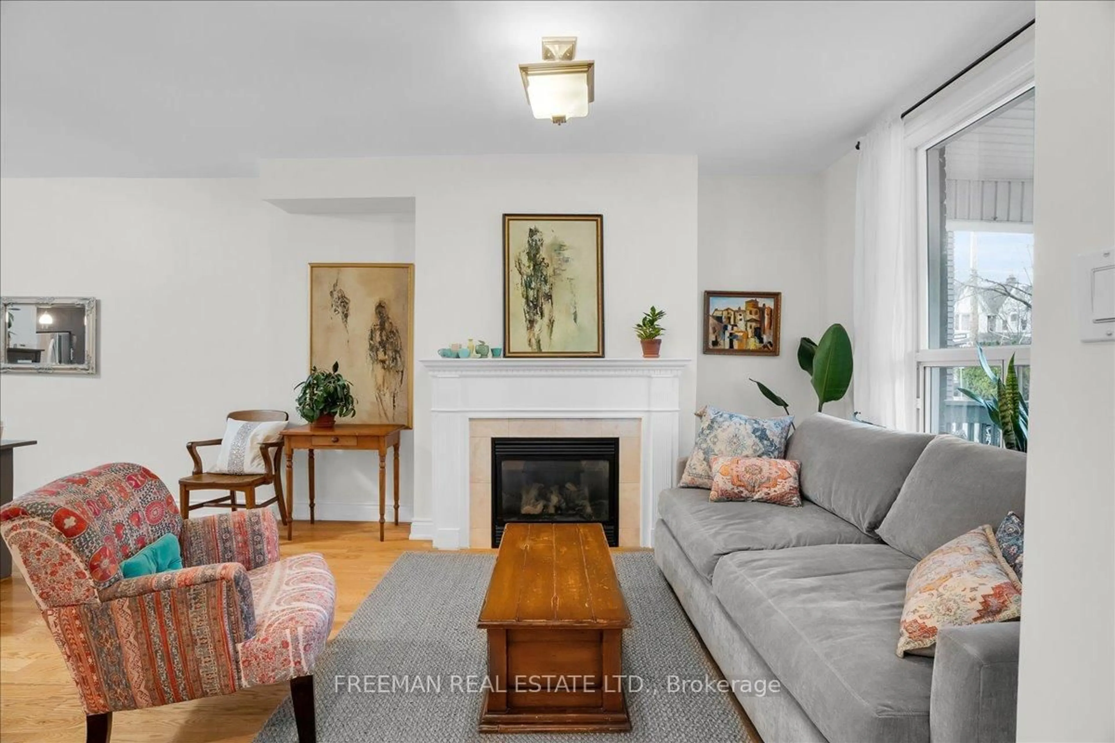 Living room with furniture, unknown for 119 Barton Ave, Toronto Ontario M6G 1P8