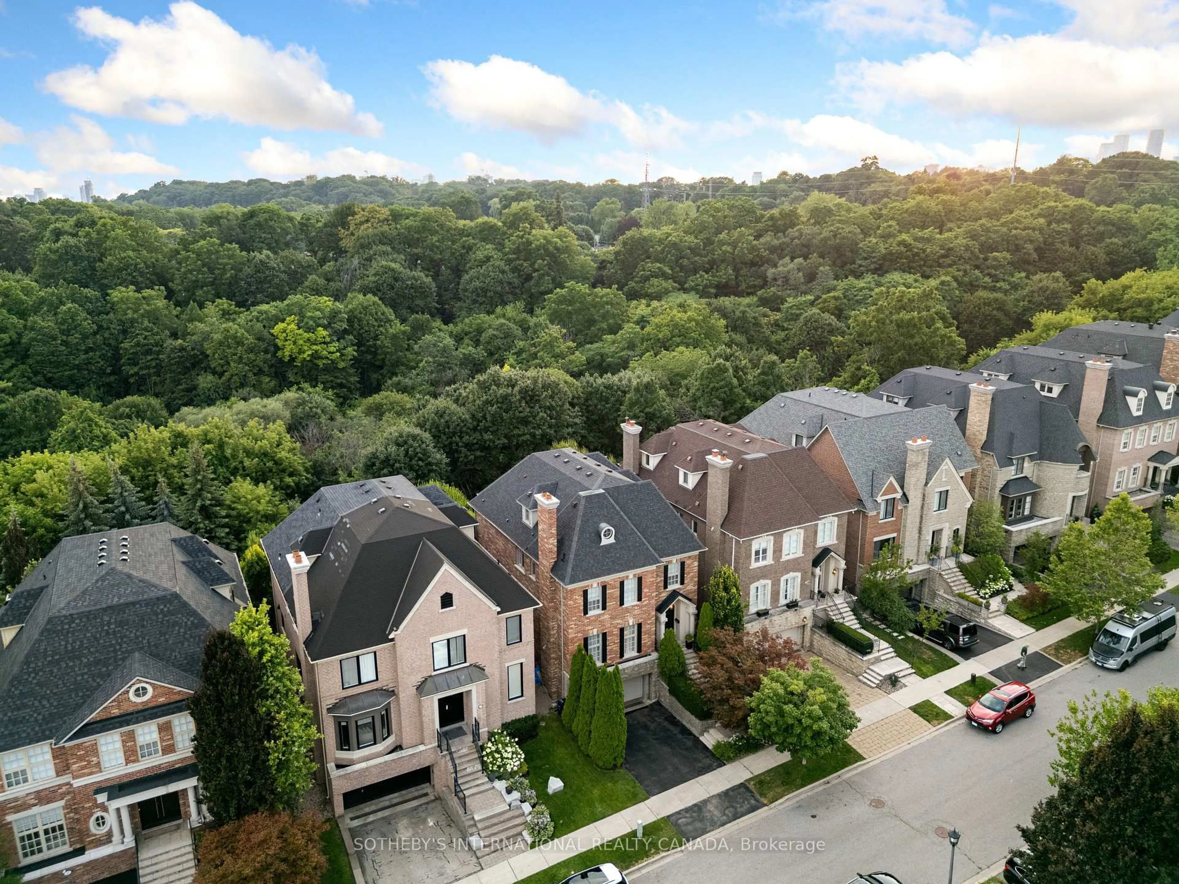 A pic from outside/outdoor area/front of a property/back of a property/a pic from drone, city buildings view from balcony for 24 True Davidson Dr, Toronto Ontario M4W 3X5
