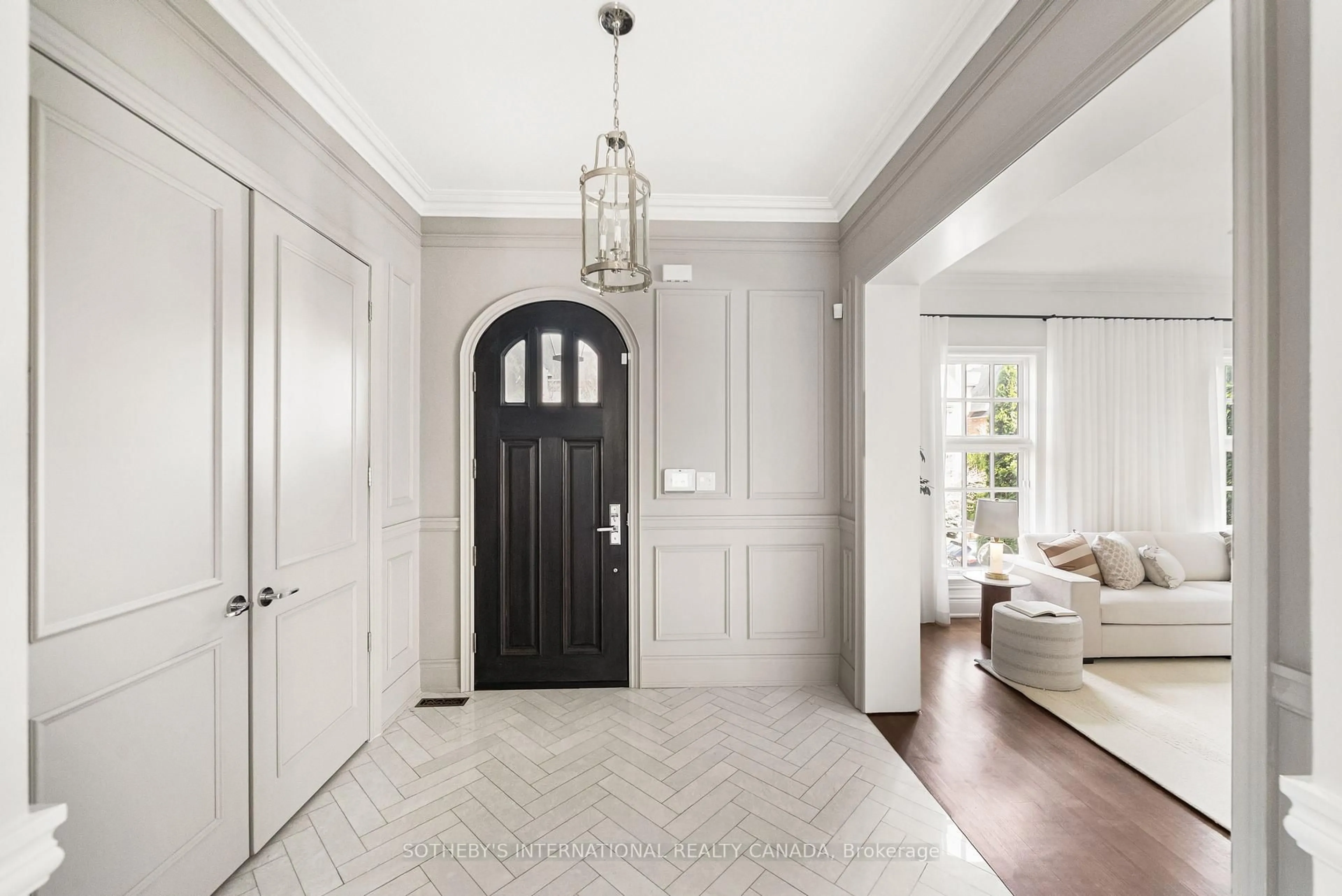 Indoor entryway for 24 True Davidson Dr, Toronto Ontario M4W 3X5