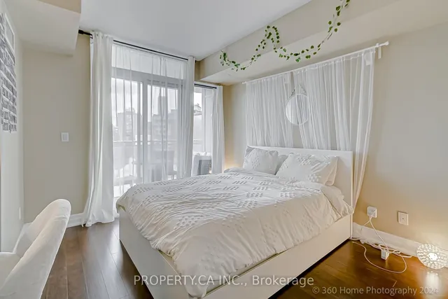 8 Scollard St #702, Toronto 4