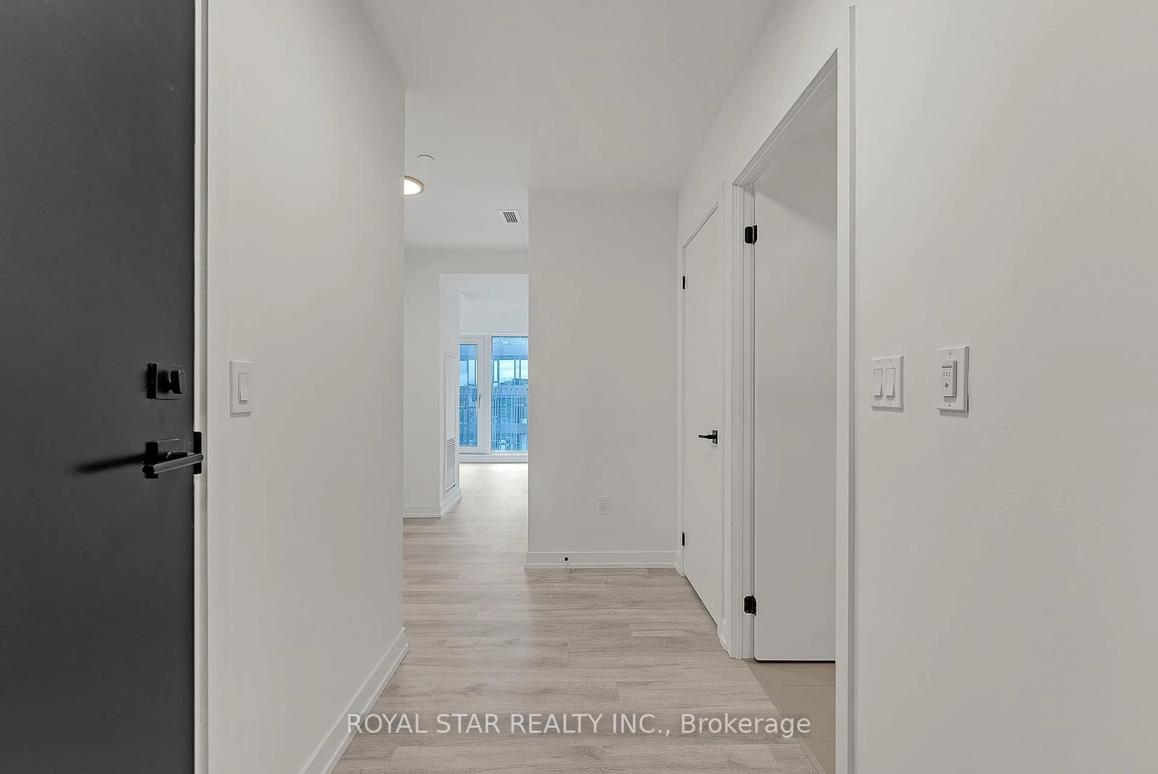 Indoor entryway for 2 Augusta Ave #PH04, Toronto Ontario M5V 0T3