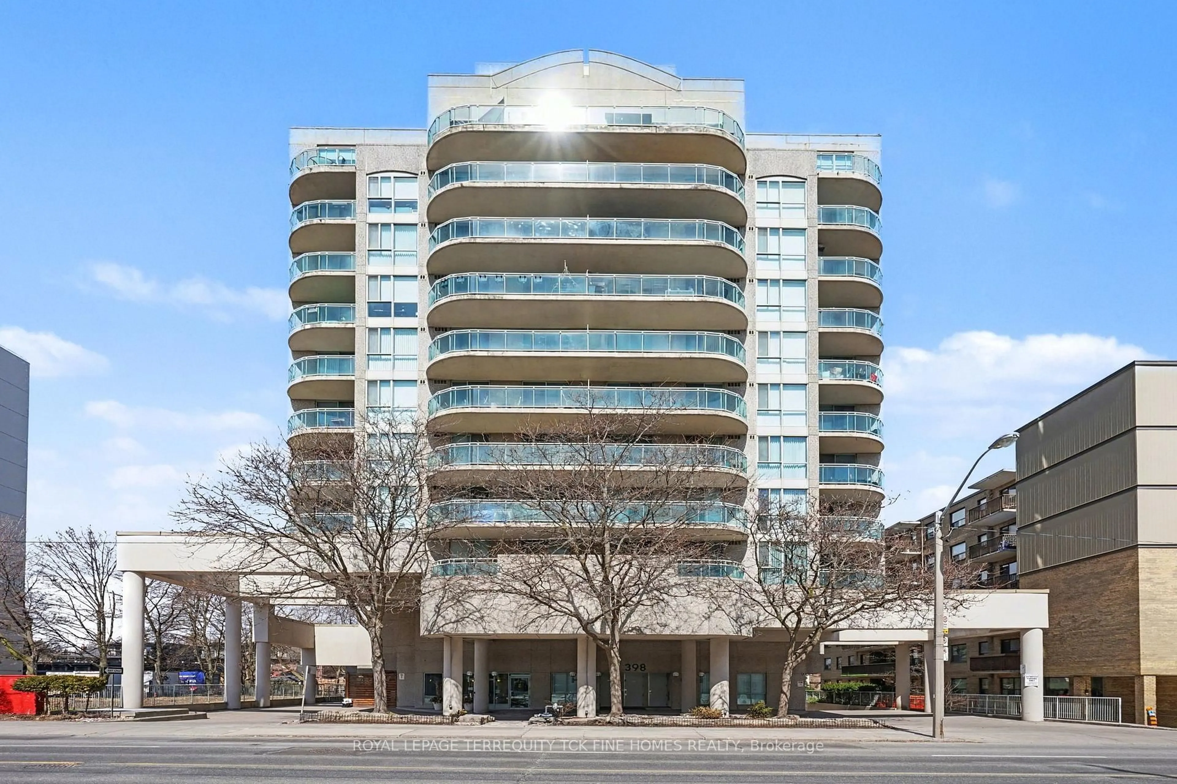 Indoor foyer for 398 Eglinton Ave #1009, Toronto Ontario M4P 3H8
