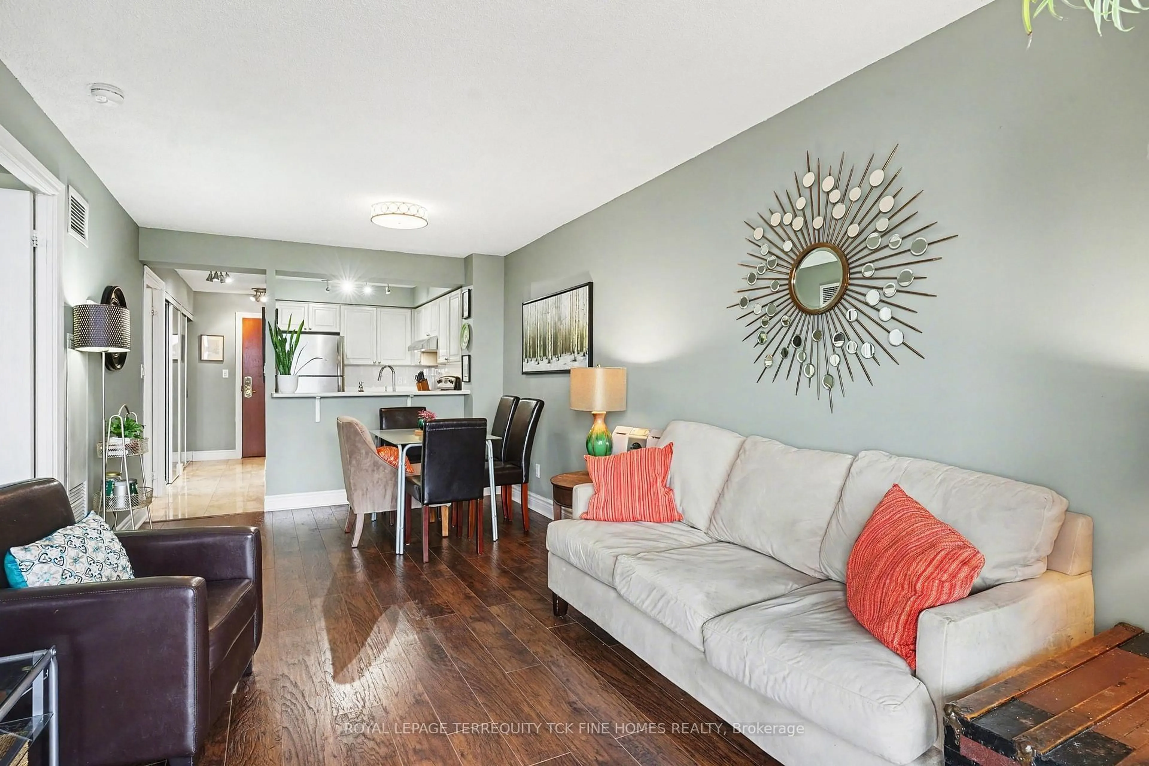 Living room with furniture, wood/laminate floor for 398 Eglinton Ave #1009, Toronto Ontario M4P 3H8