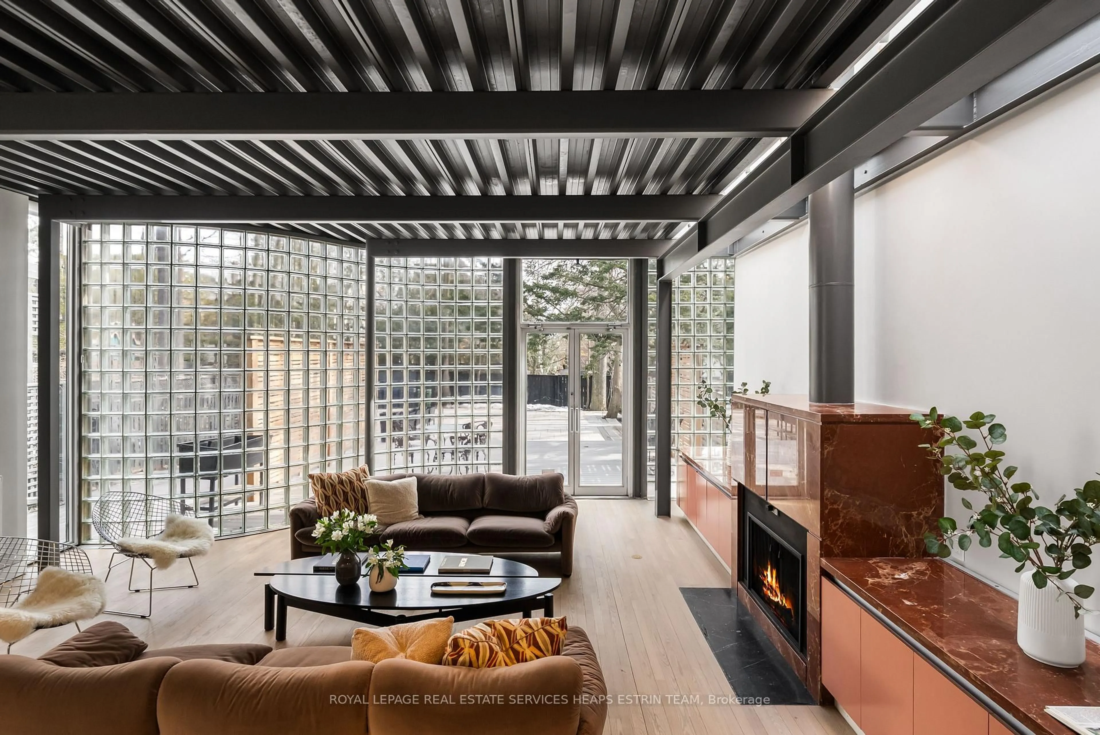 Unknown for 335 St Clair Ave, Toronto Ontario M4T 1P3