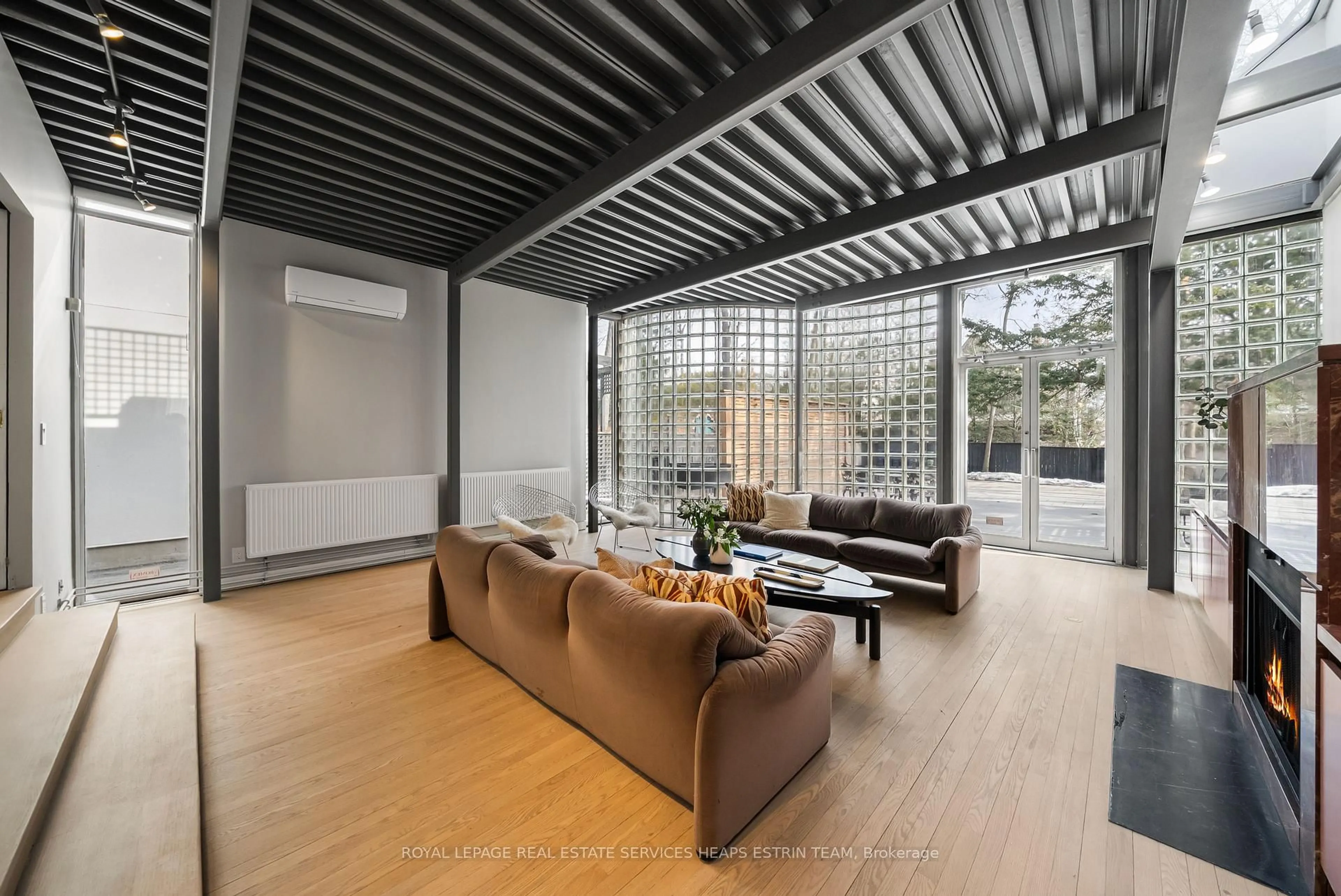 Unknown for 335 St Clair Ave, Toronto Ontario M4T 1P3