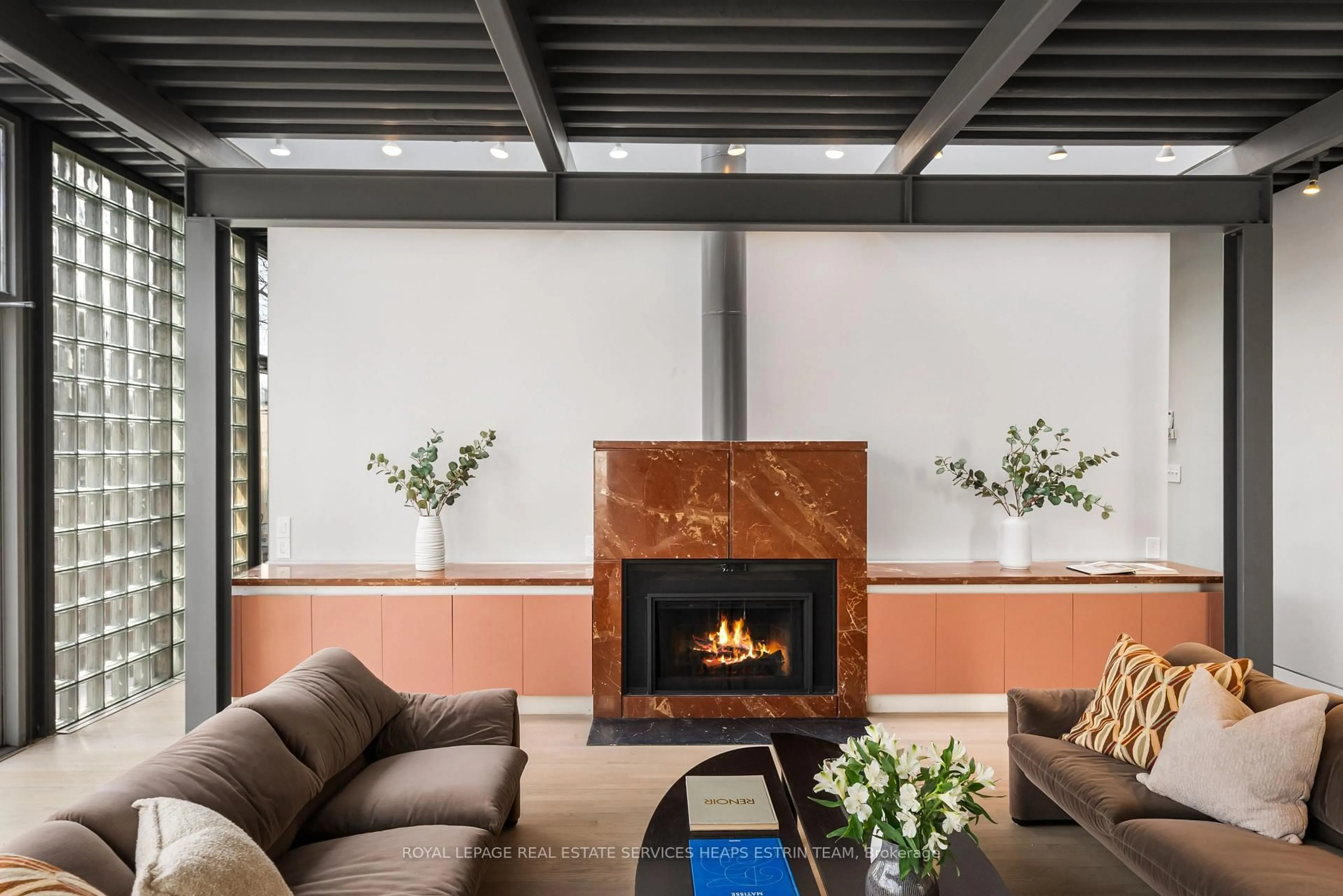 Living room with furniture, unknown for 335 St Clair Ave, Toronto Ontario M4T 1P3