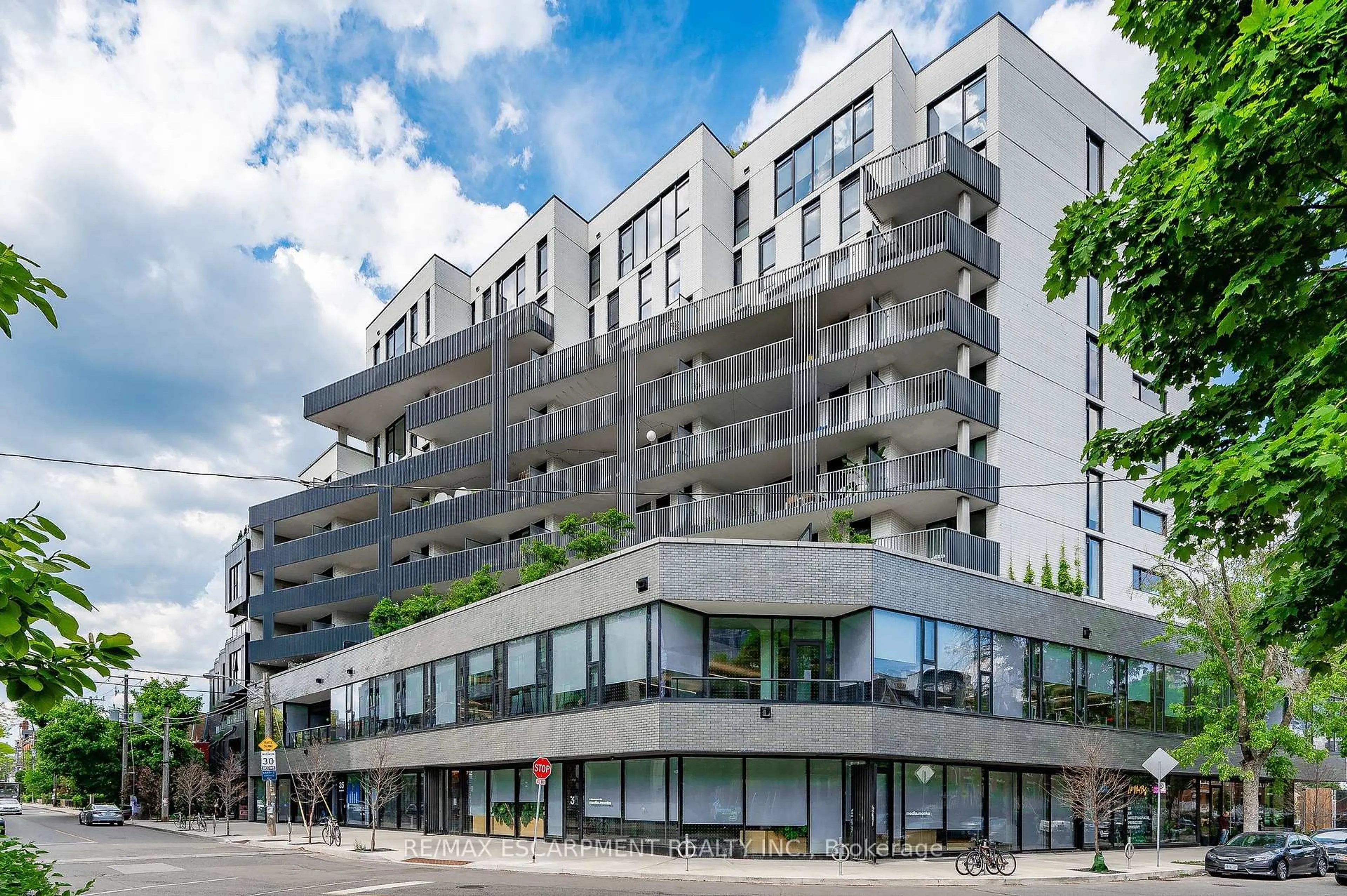 Patio, building for 41 Dovercourt Rd #PH1001, Toronto Ontario M6J 0G6