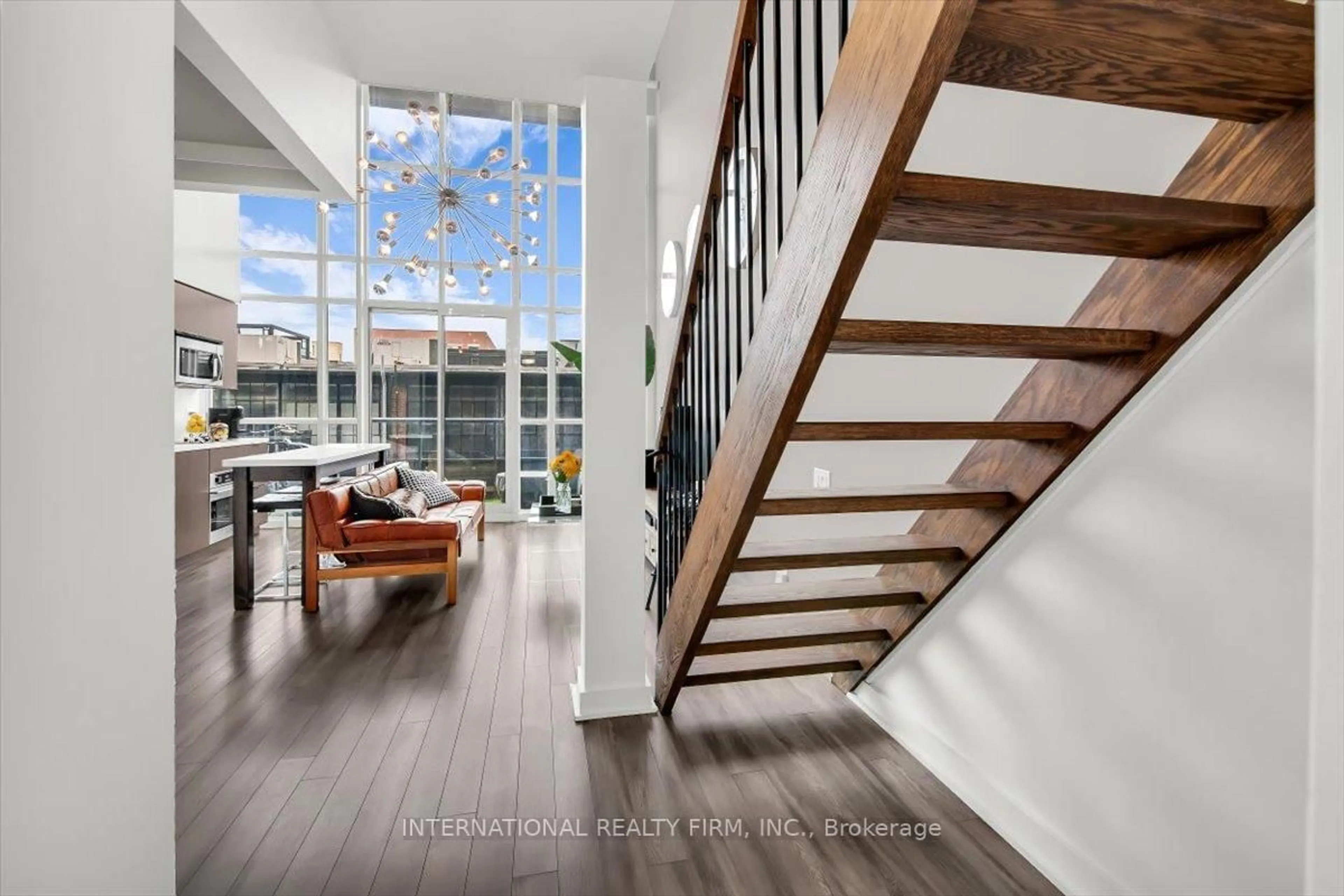 Indoor entryway for 5 Hanna Ave #318, Toronto Ontario M6K 1W8