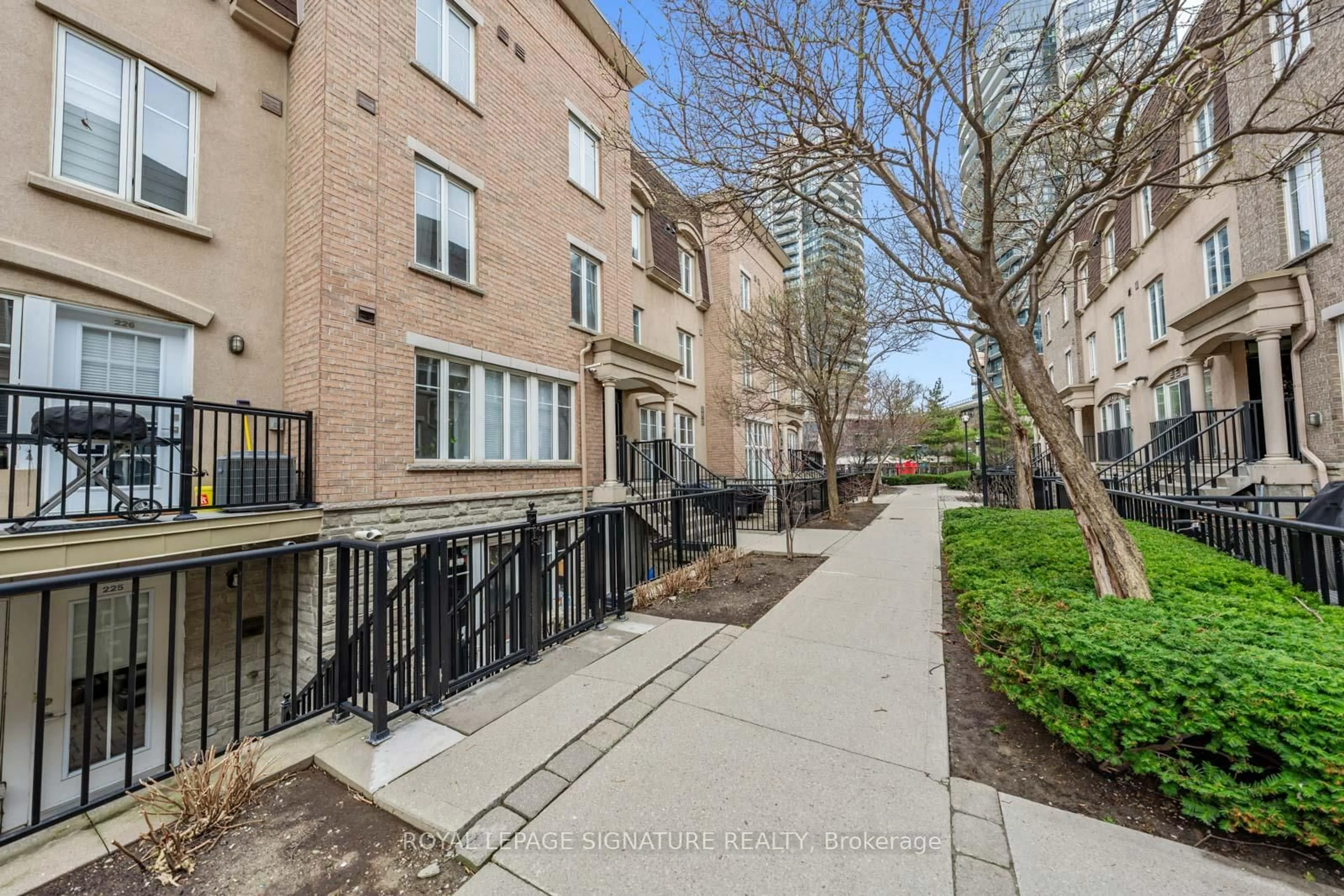 Patio, street for 26 Western Battery Rd #223, Toronto Ontario M6K 3N9