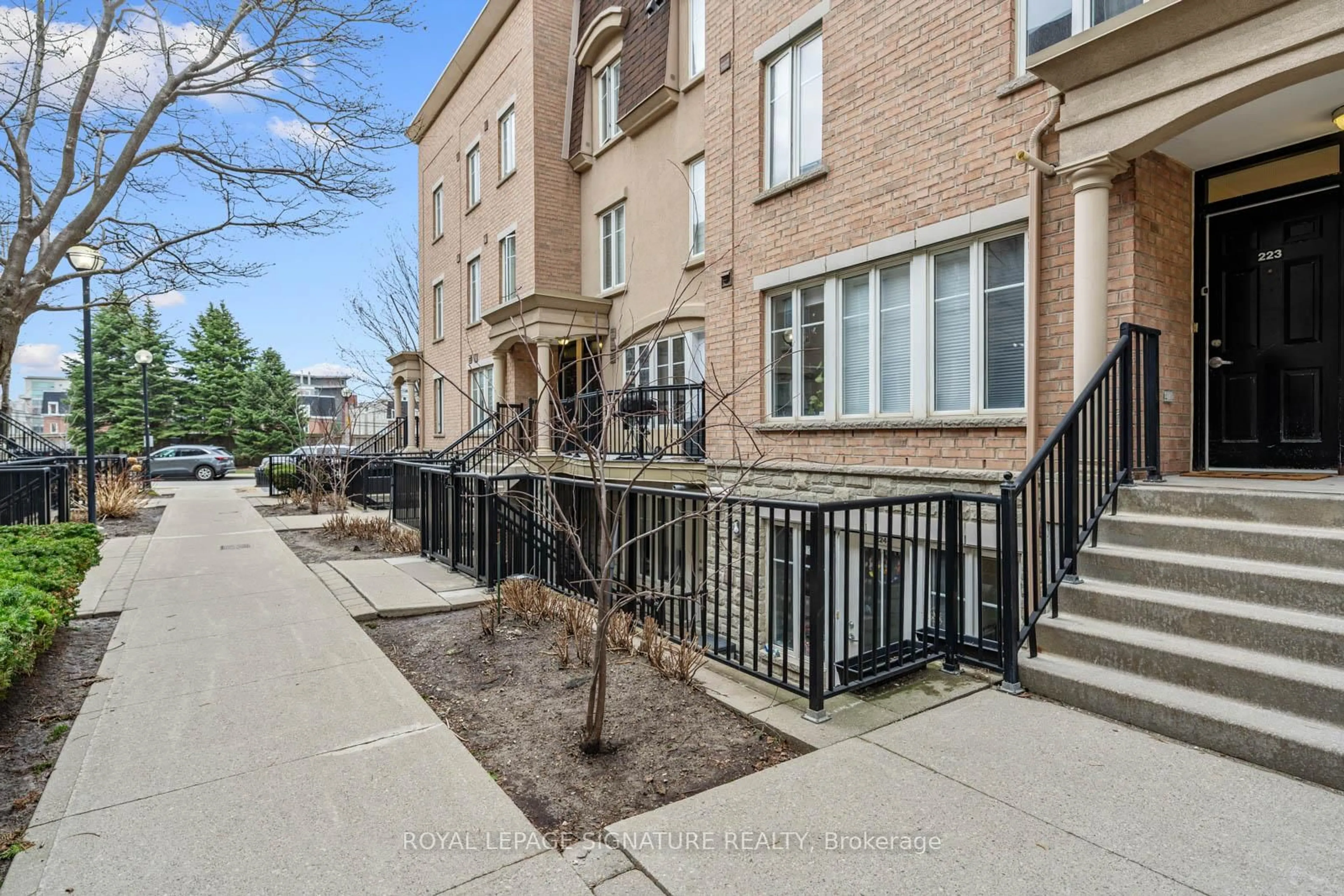 Patio, street for 26 Western Battery Rd #223, Toronto Ontario M6K 3N9