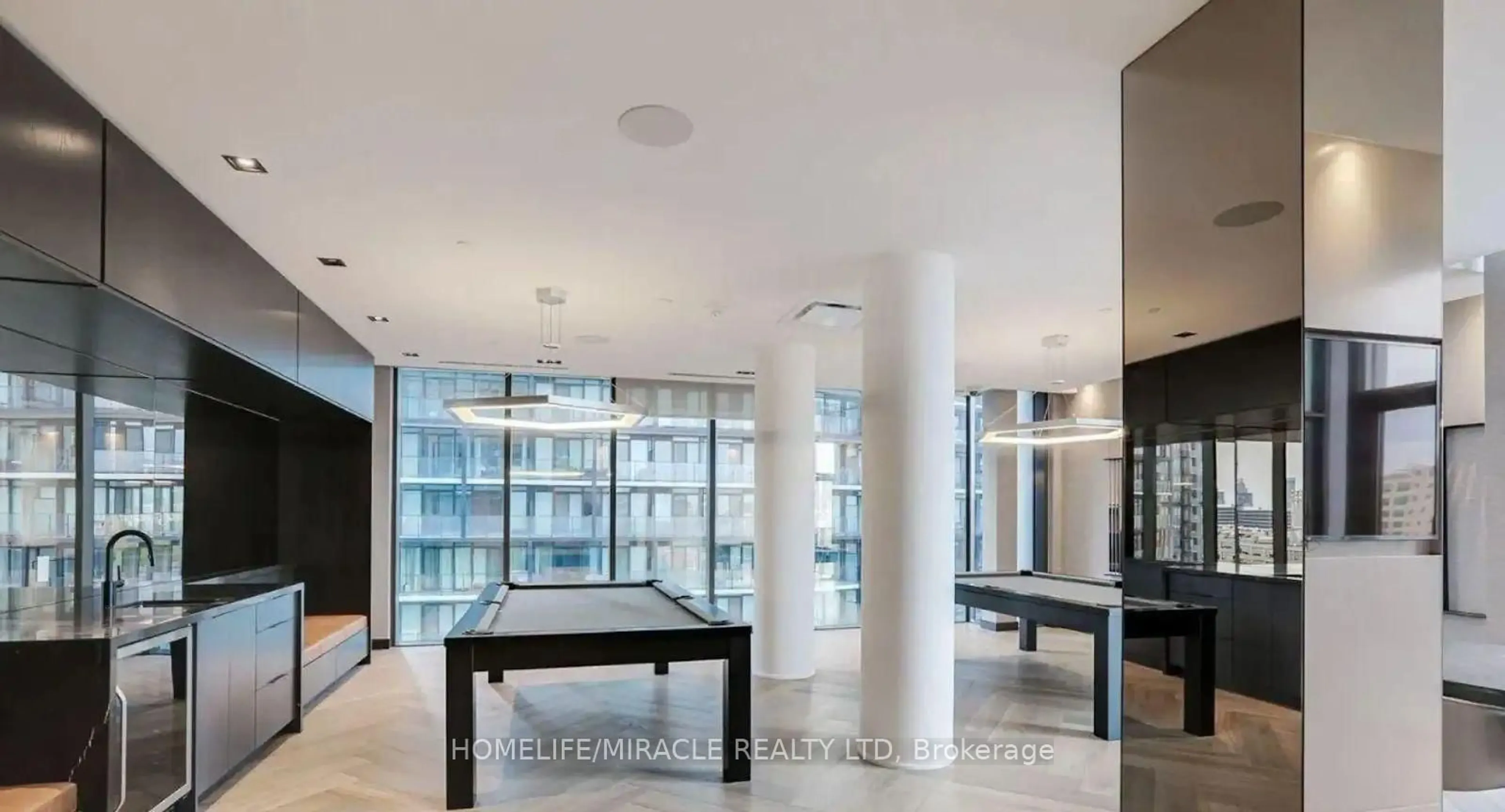 Indoor foyer for 330 Richmond St #905, Toronto Ontario M5V 0M4