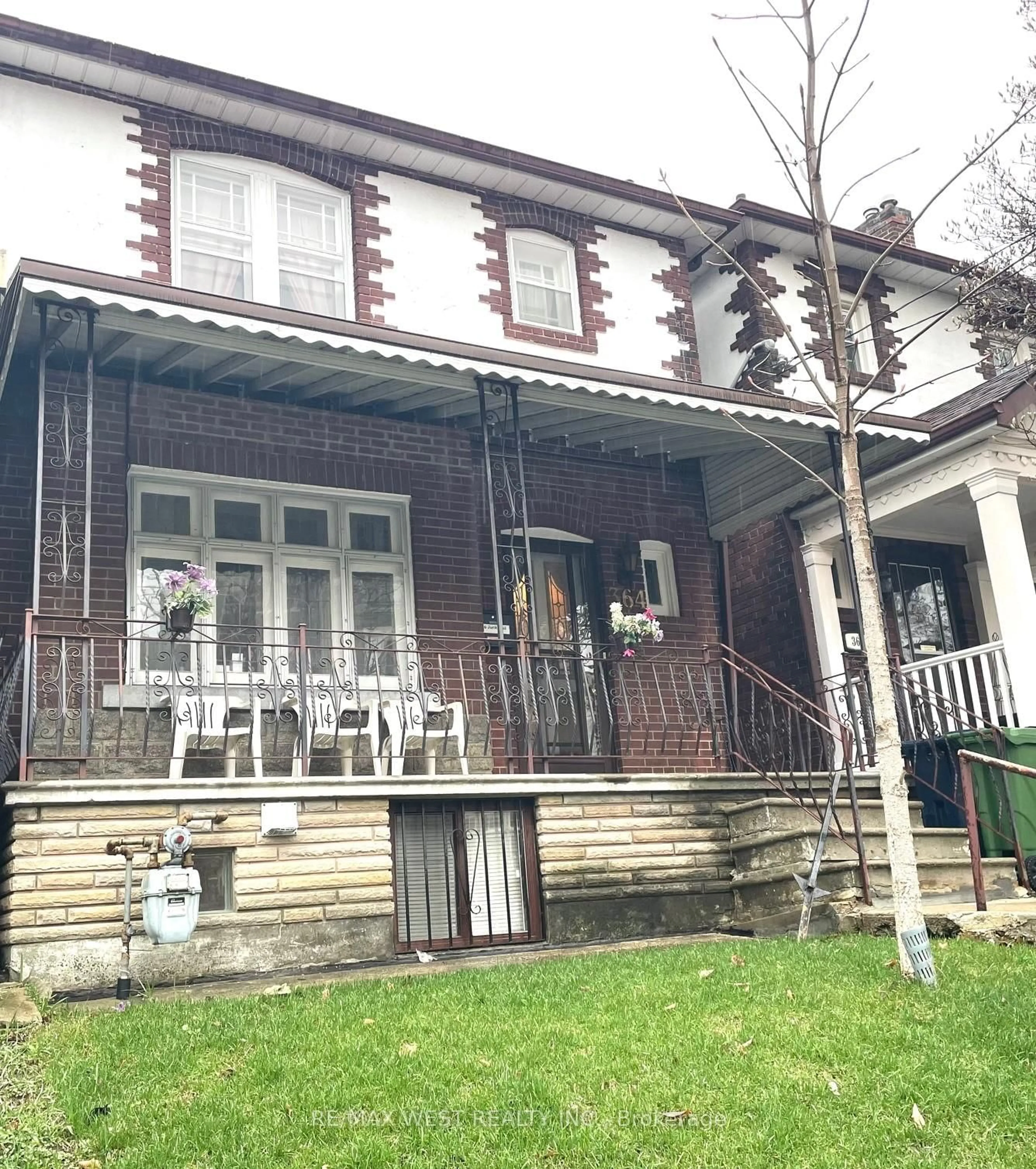 Unknown for 364 Roxton Rd, Toronto Ontario M6G 3R2