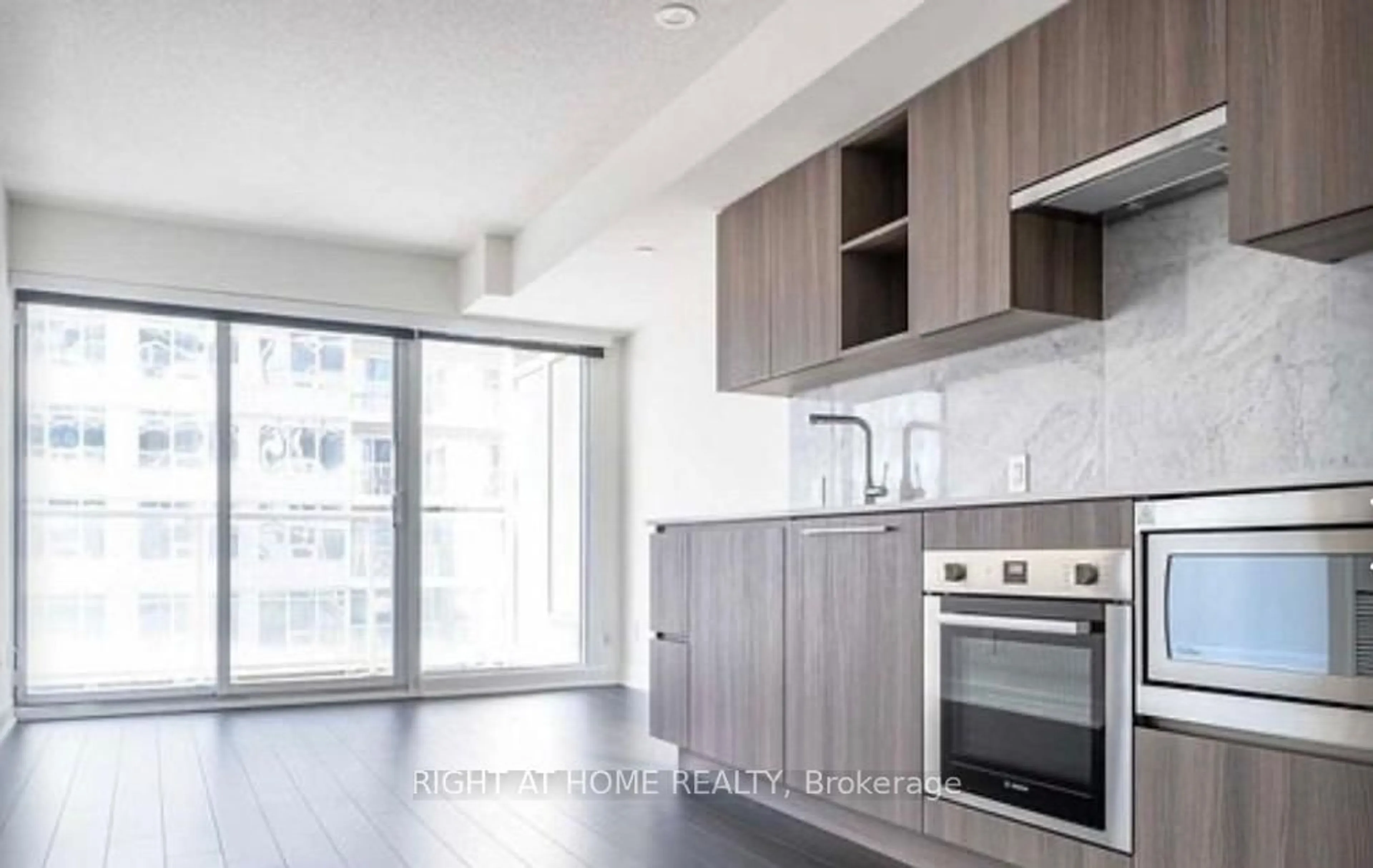 Standard kitchen, wood/laminate floor for 17 BATHURST St #3205, Toronto Ontario M5V 0N1