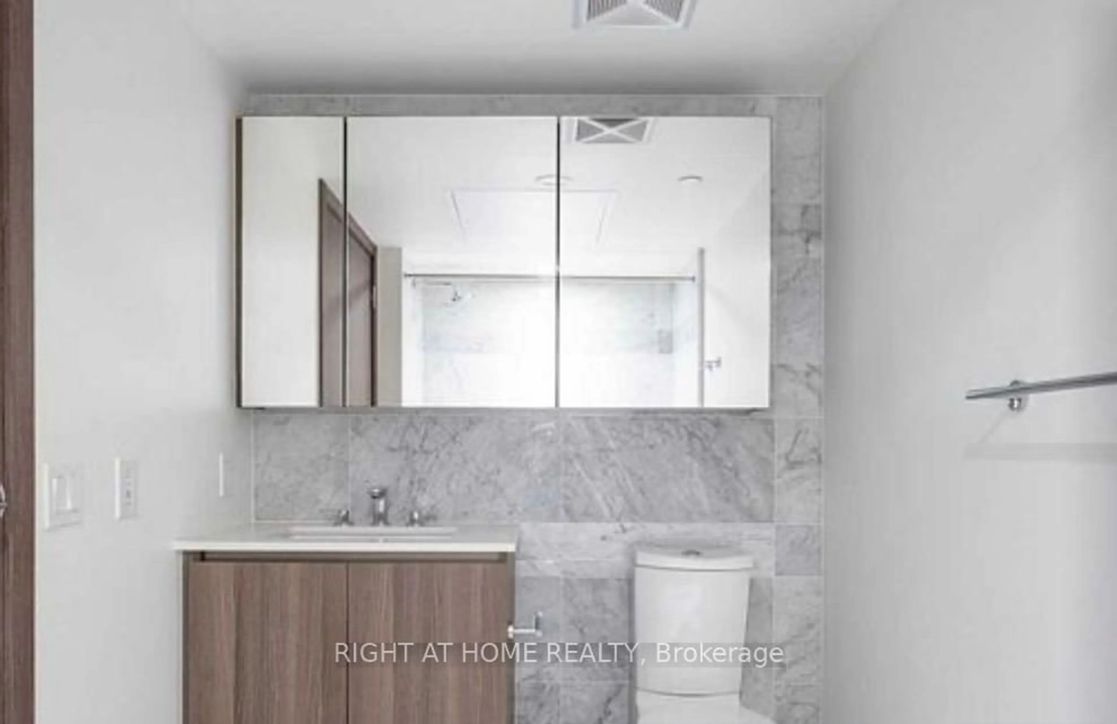 Standard bathroom, ceramic/tile floor for 17 BATHURST St #3205, Toronto Ontario M5V 0N1