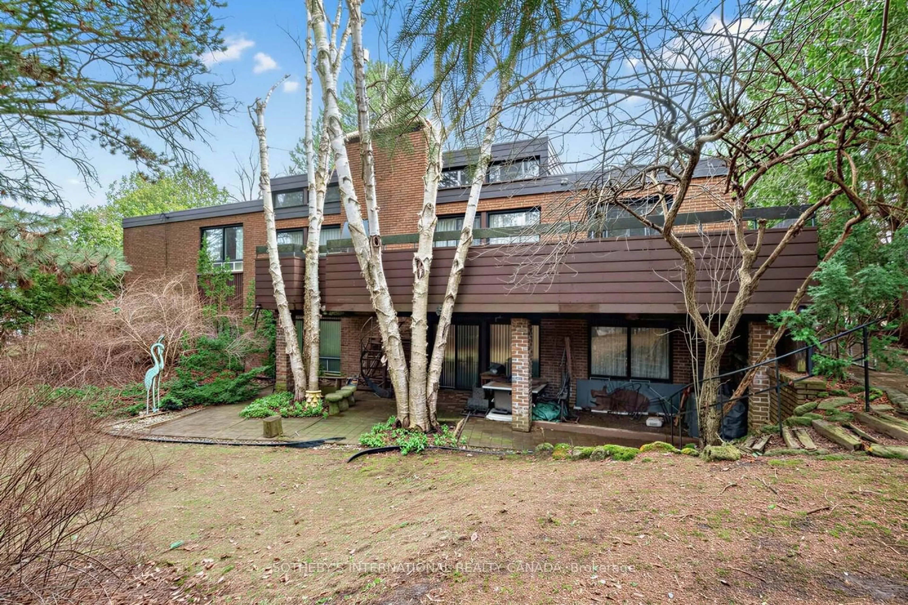 A pic from outside/outdoor area/front of a property/back of a property/a pic from drone, unknown for 16 Royal Oak Dr, Toronto Ontario M3C 2M2