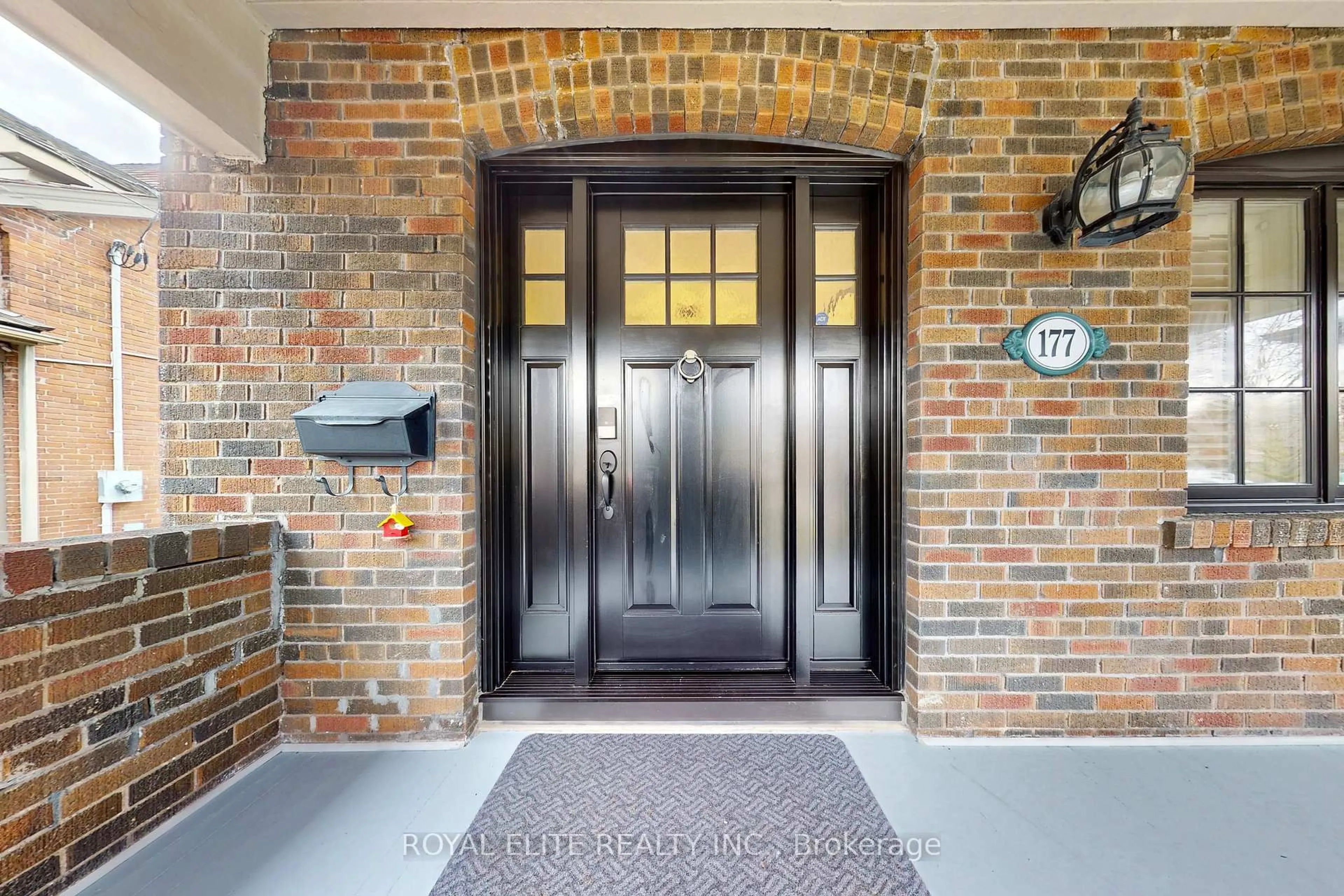 Indoor entryway for 177 Glengrove Ave, Toronto Ontario M4R 1P4
