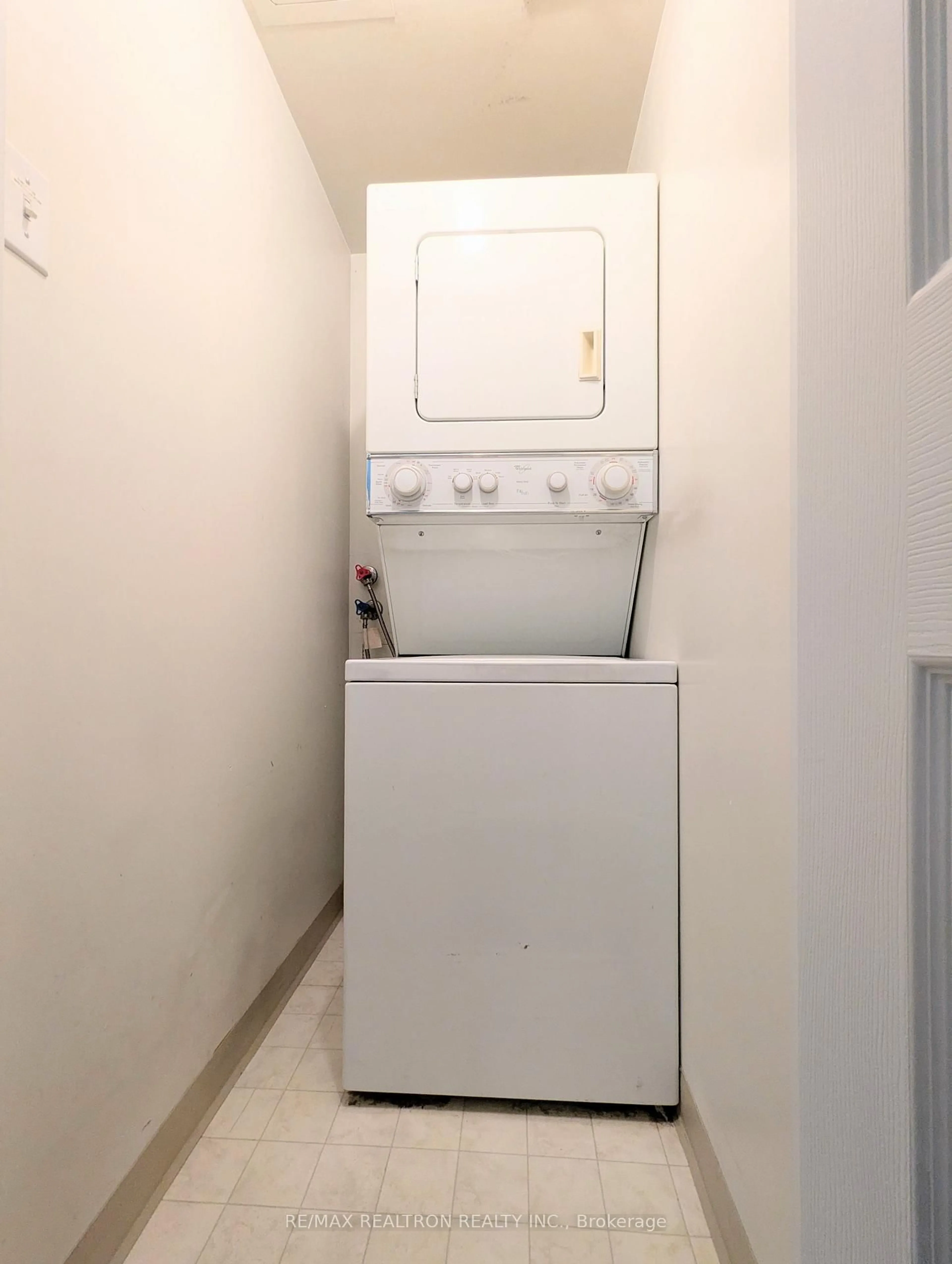 Laundry room for 256 Doris Ave #511, Toronto Ontario M2N 6X8