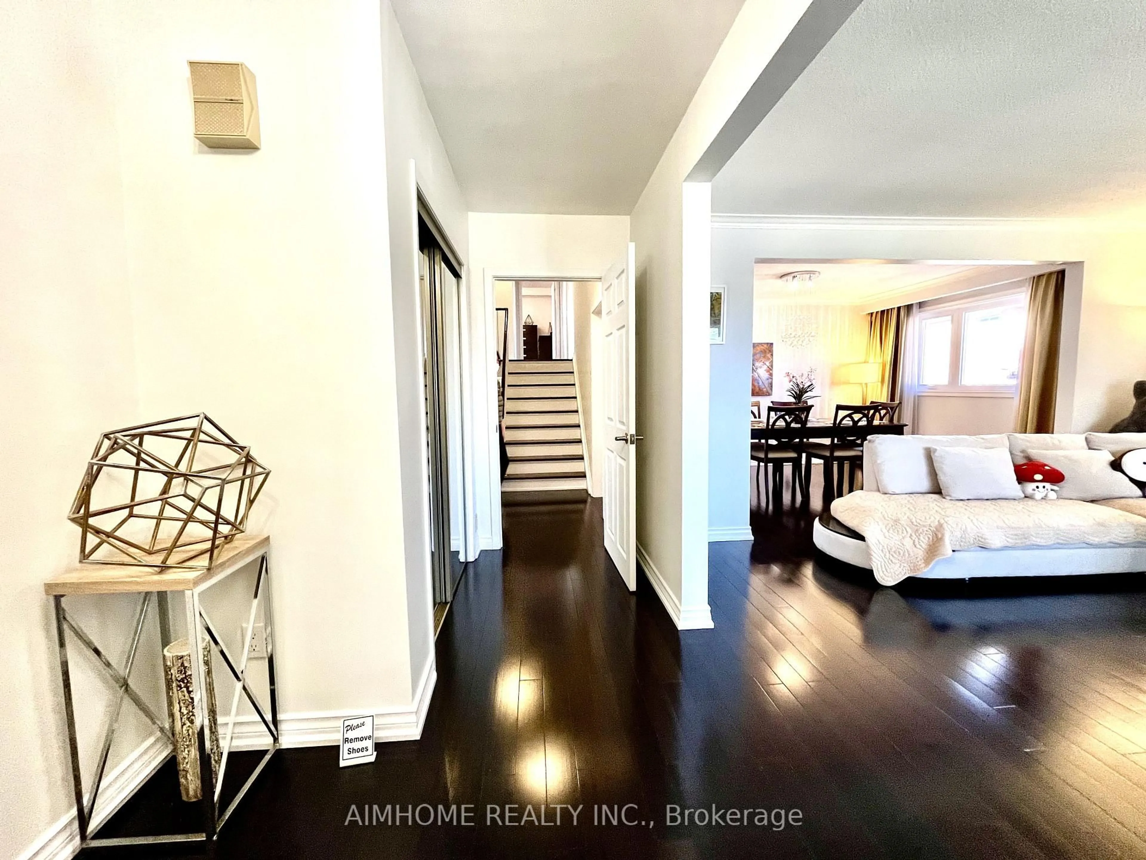 Indoor entryway for 68 Sawley Dr, Toronto Ontario M2K 2J5