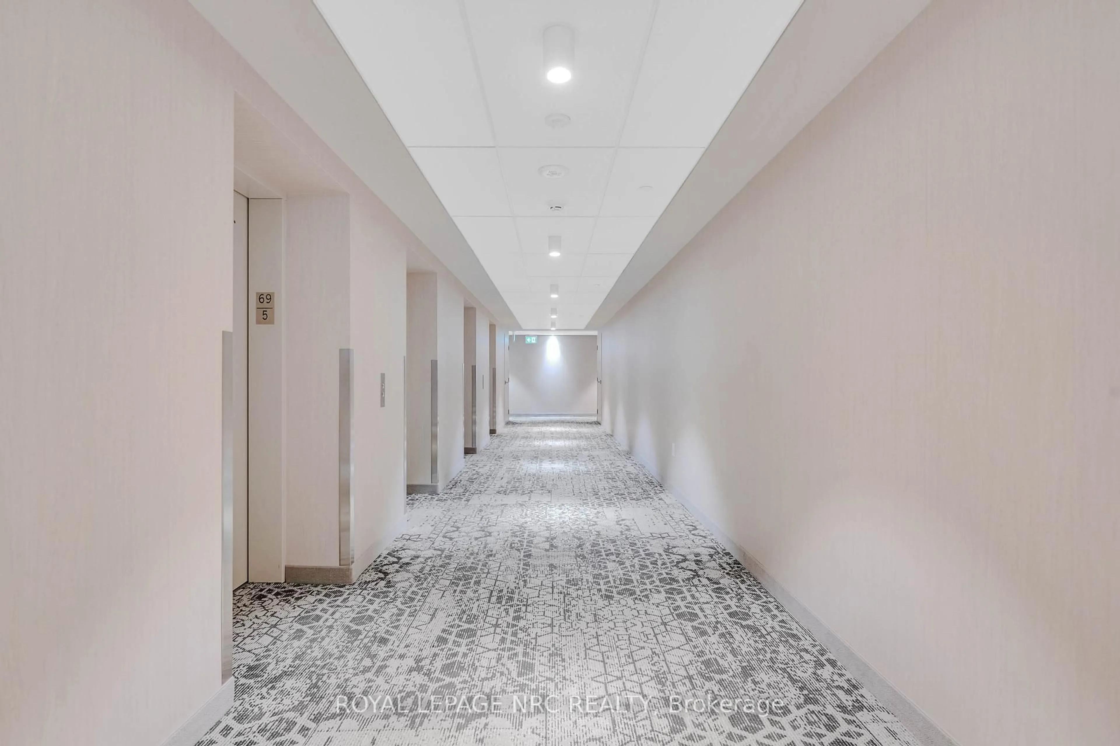 Indoor foyer for 138 Downes St #6908, Toronto Ontario M5E 0E4