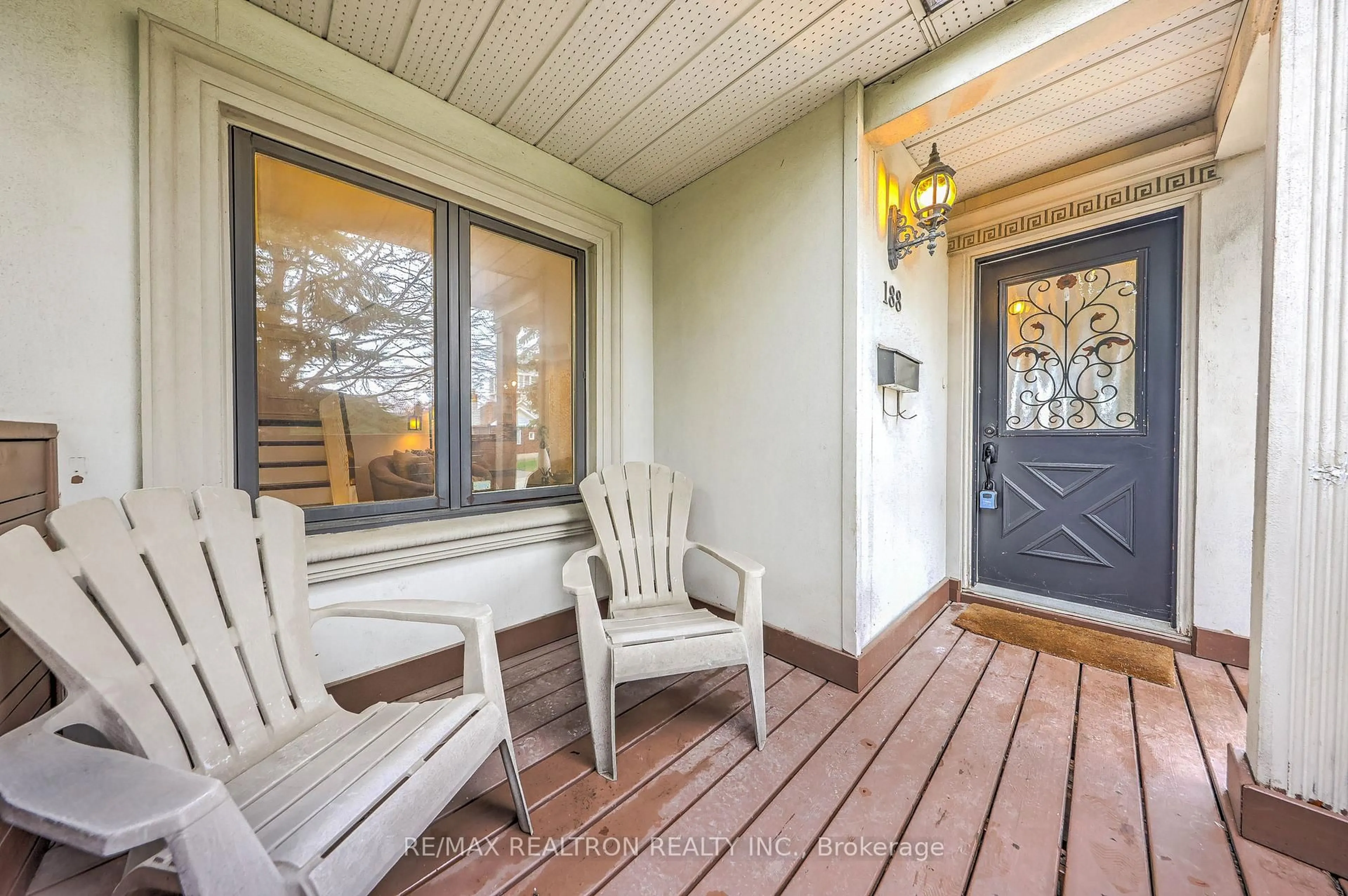 Indoor entryway for 188 Maplehurst Ave, Toronto Ontario M2N 3C2