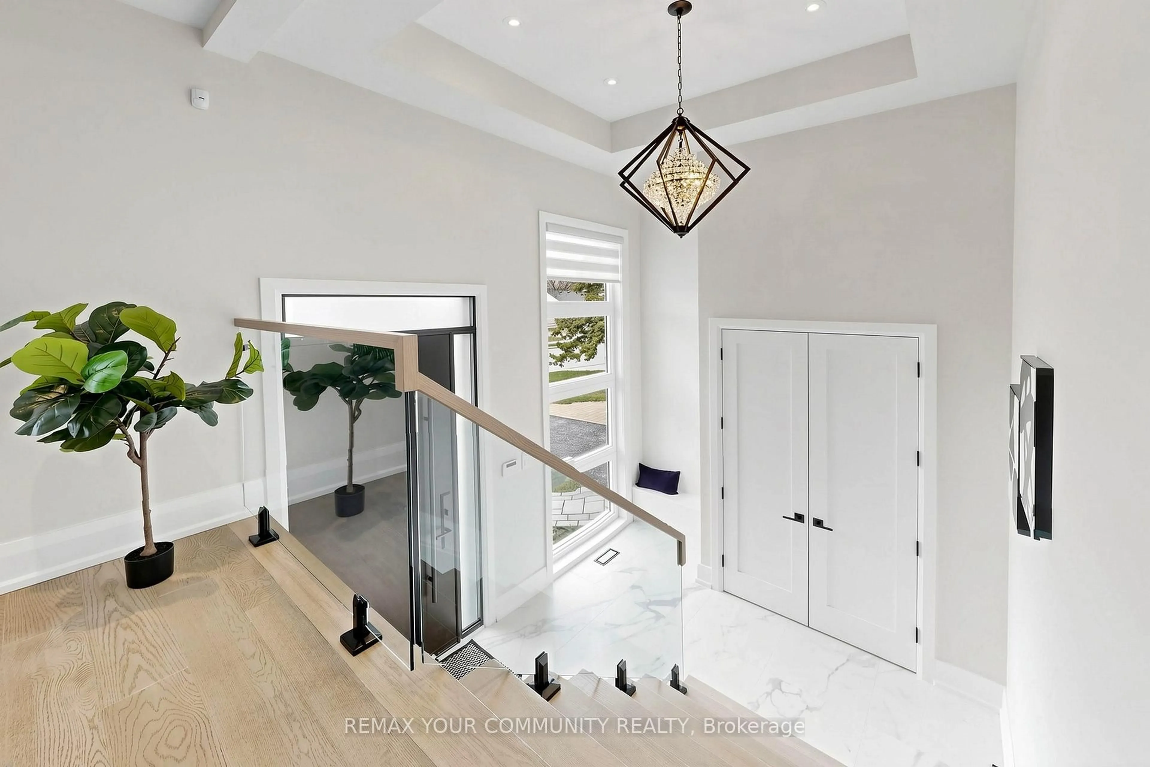 Indoor entryway for 97 Ranee Ave, Toronto Ontario M6A 1N1