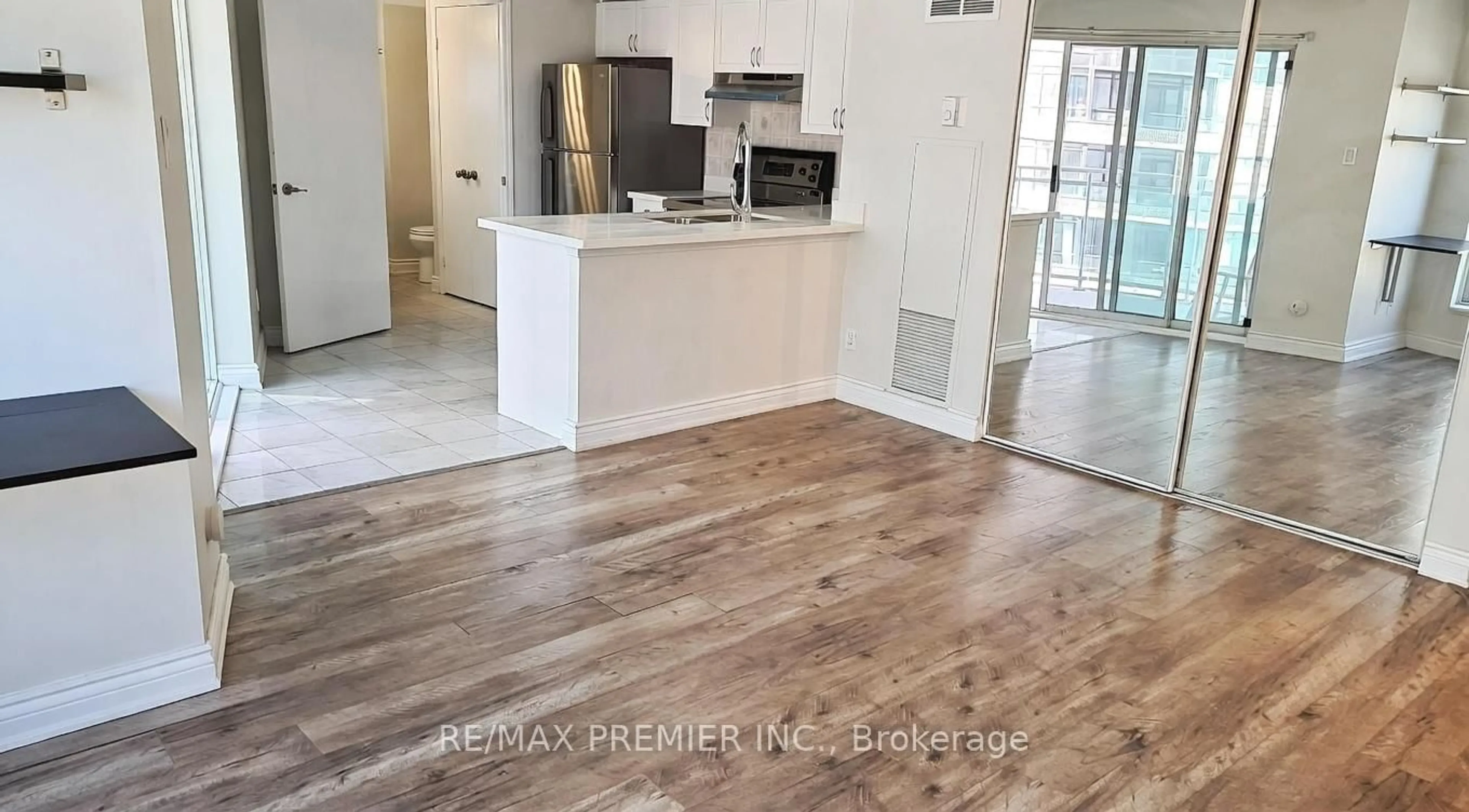 Unknown for 600 Queens Quay #719, Toronto Ontario M5V 3M3