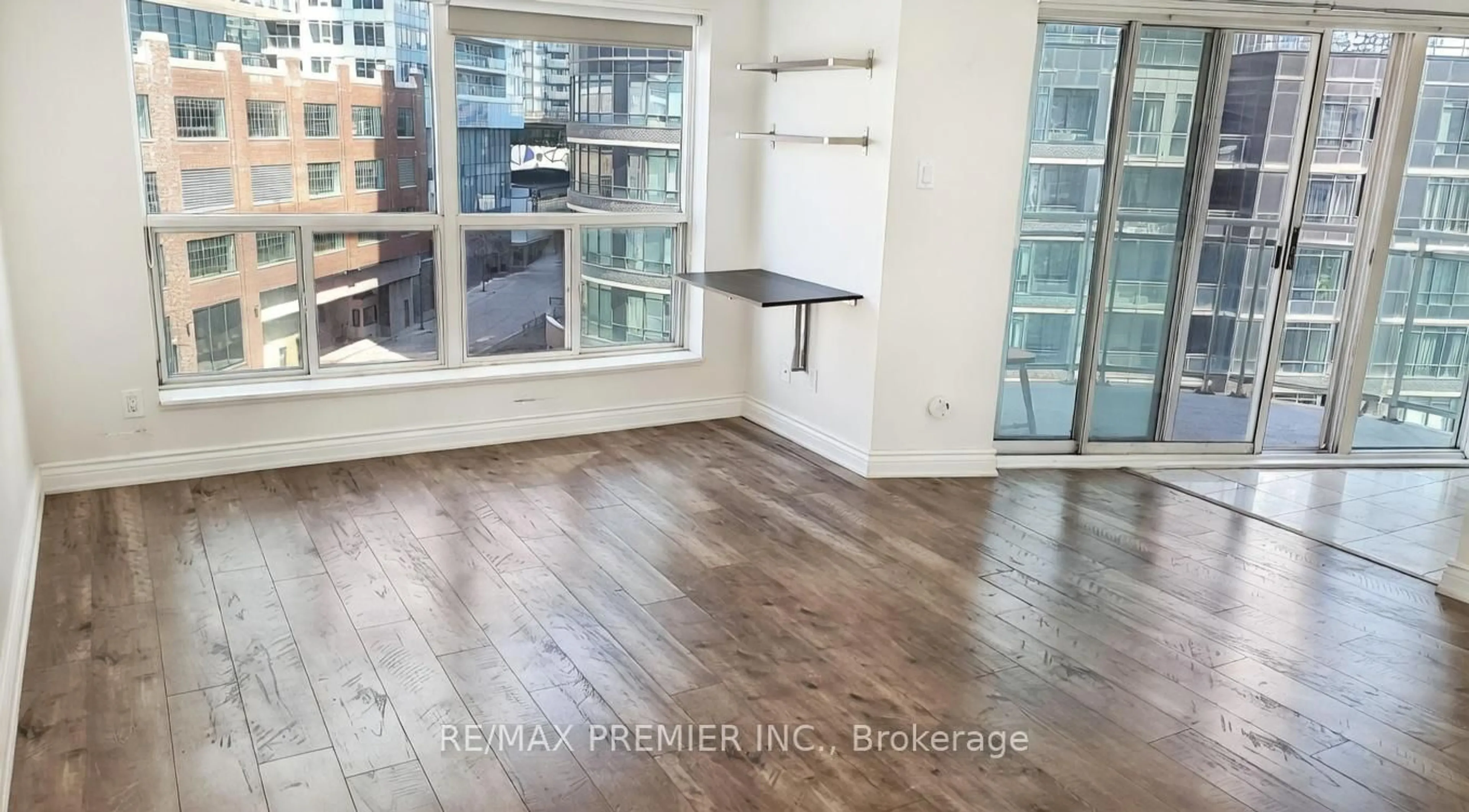 A pic of a room for 600 Queens Quay #719, Toronto Ontario M5V 3M3