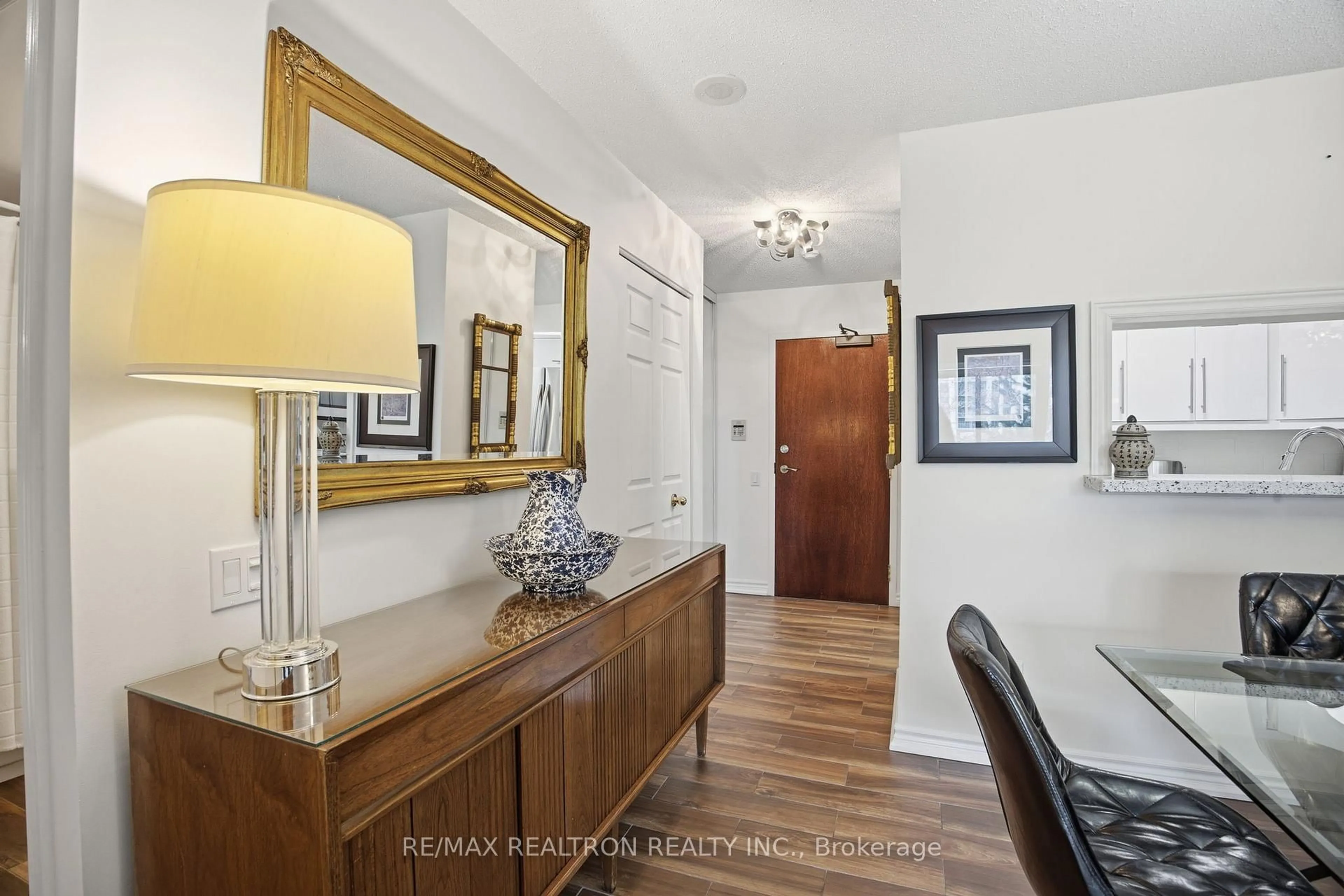 Indoor entryway for 8 Covington Rd #509, Toronto Ontario M6A 3E5