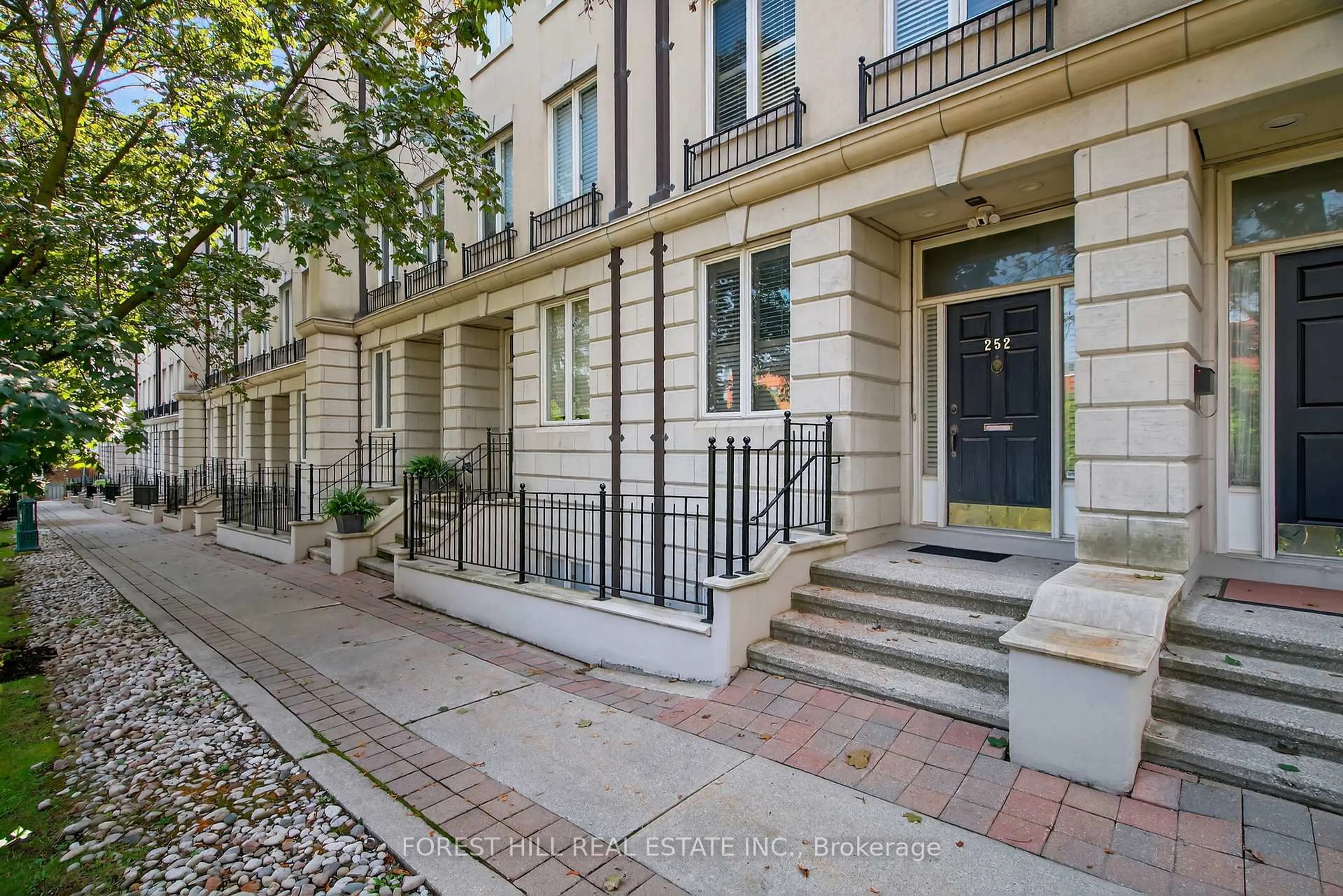 Unknown for 252 Spadina Rd, Toronto Ontario M5R 2V1