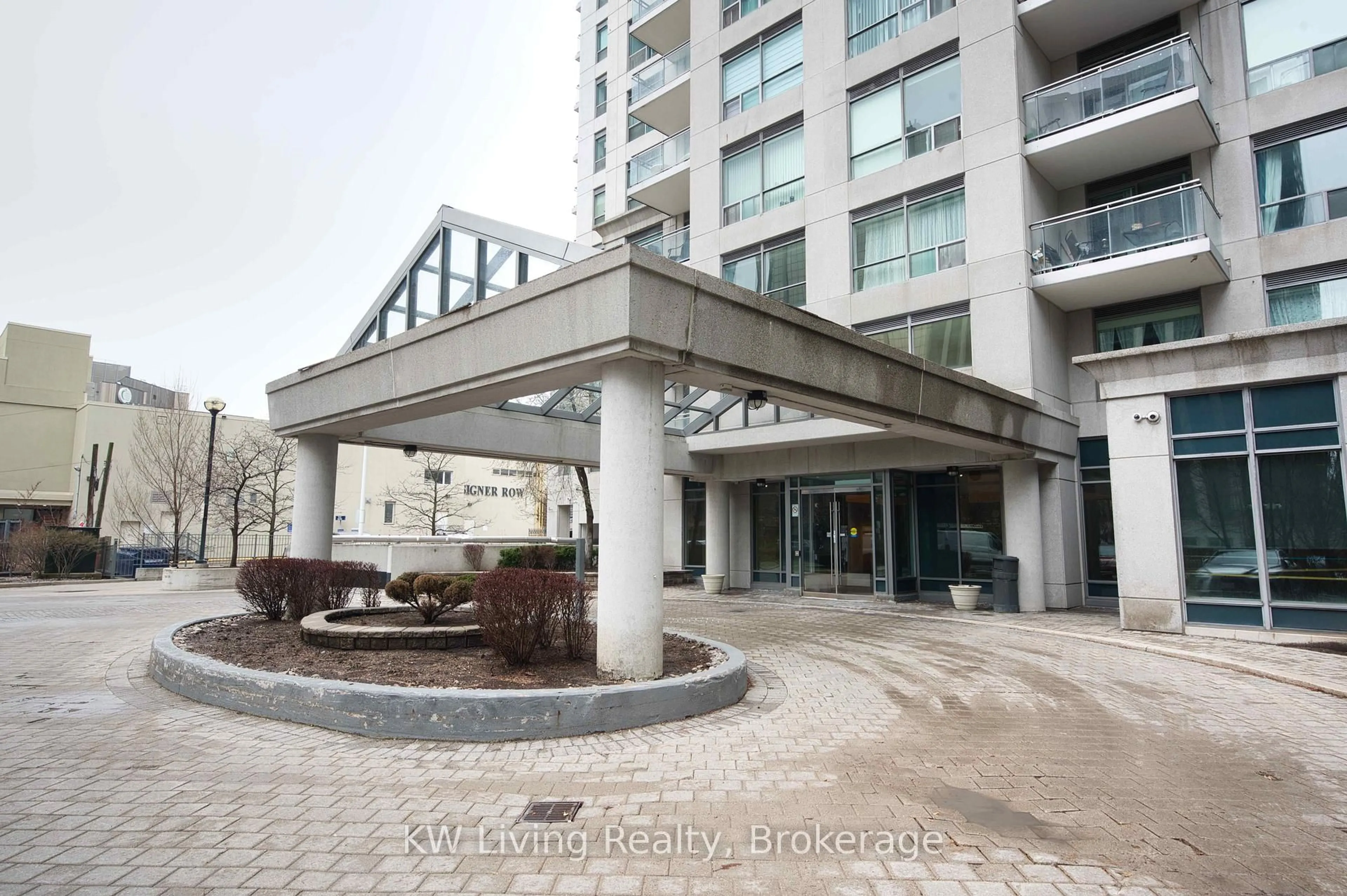 Indoor foyer for 21 Hillcrest Ave #2101, Toronto Ontario M2N 7K2