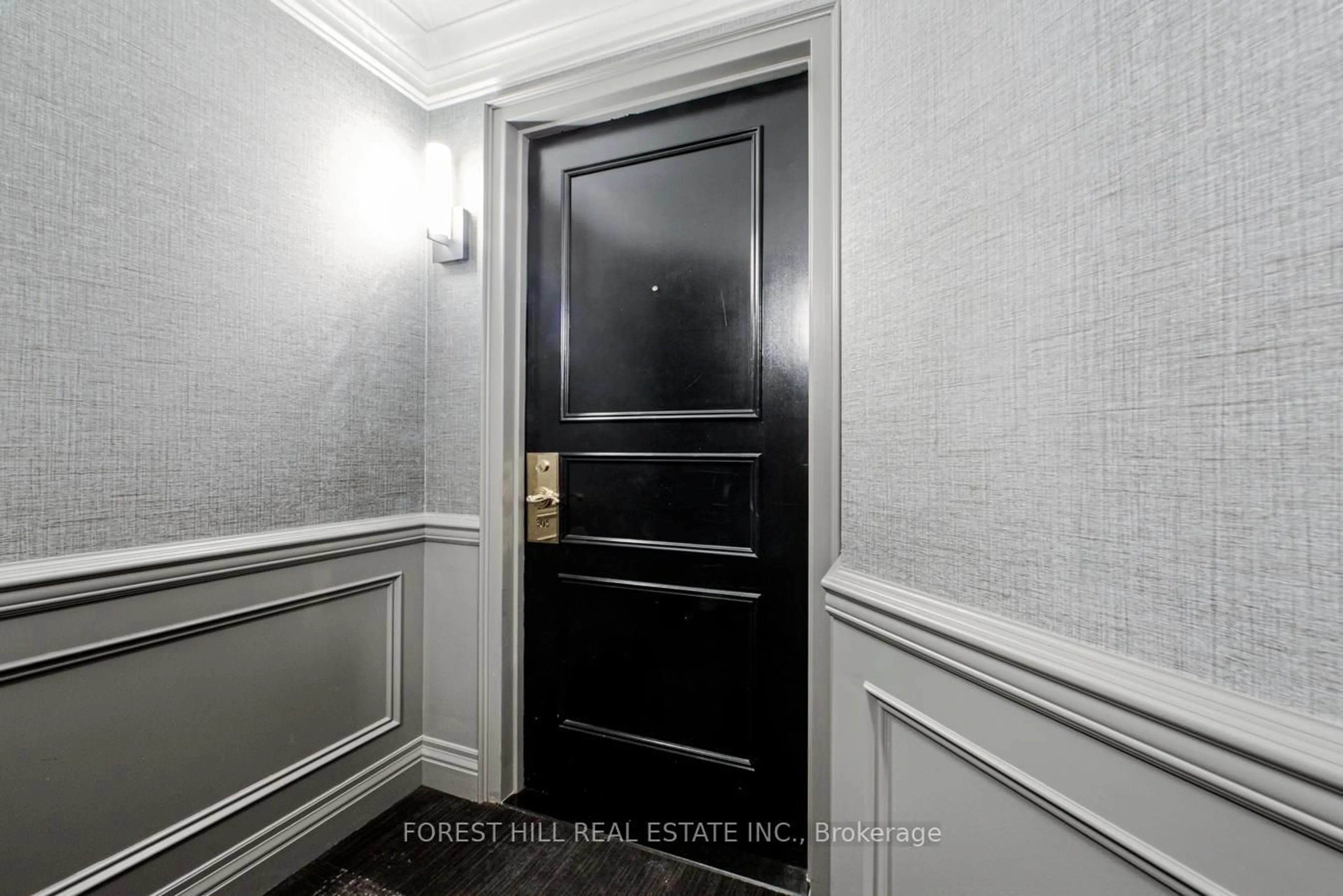 Indoor entryway for 38 Avenue Rd #305, Toronto Ontario M5R 2G2