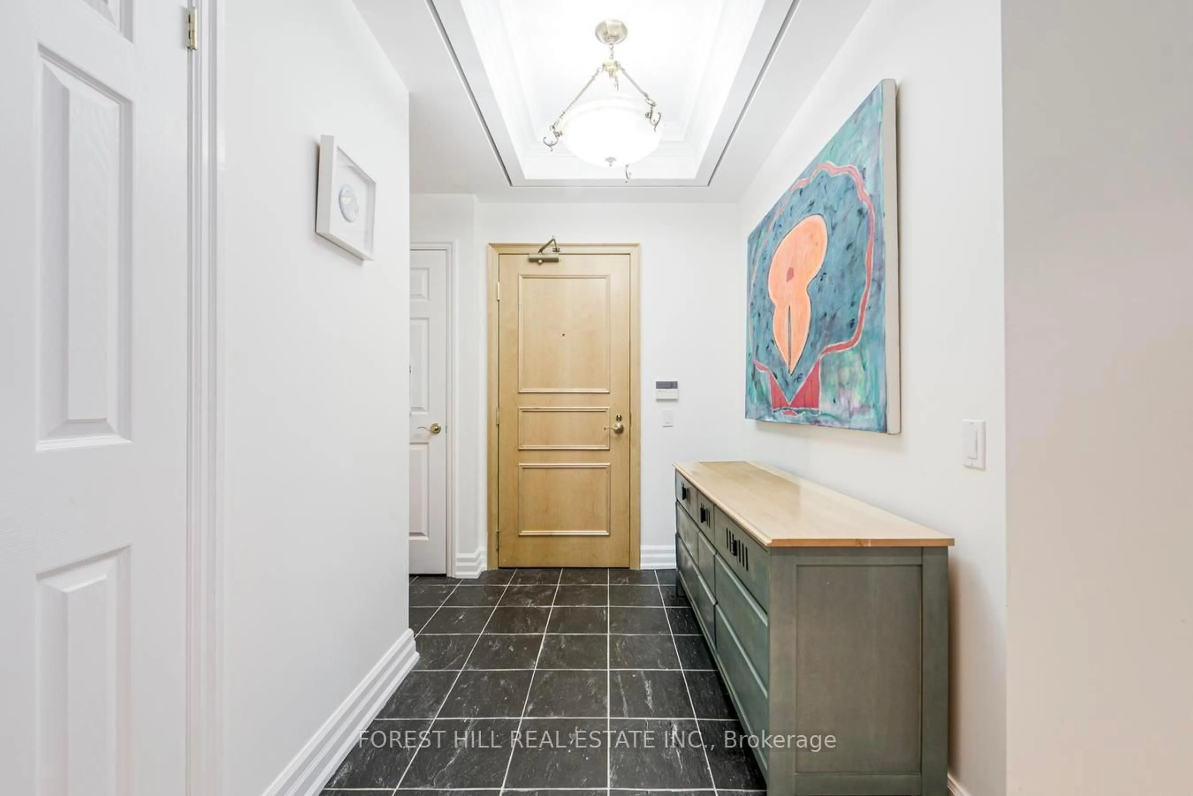 Unknown for 38 Avenue Rd #305, Toronto Ontario M5R 2G2